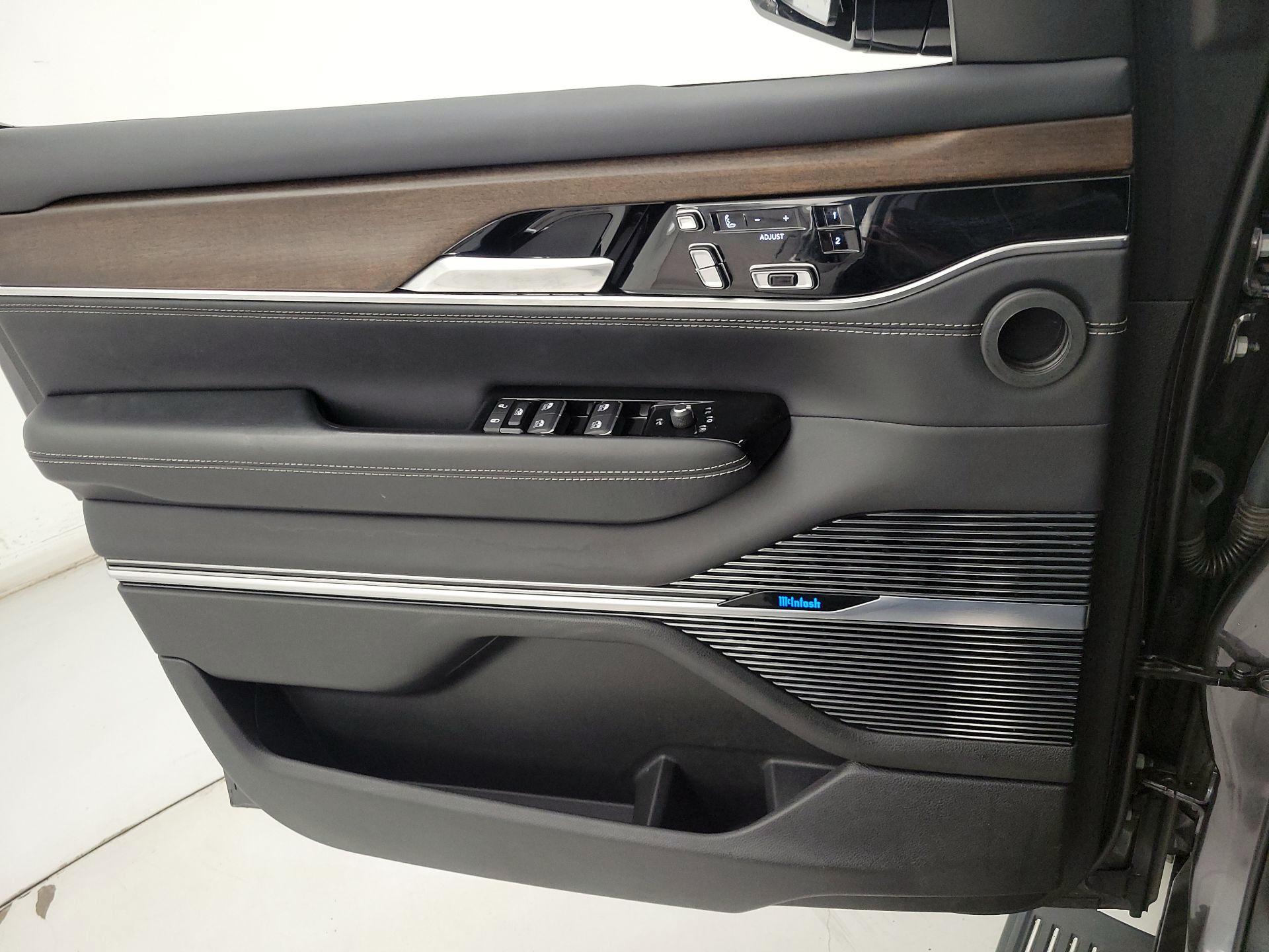Thumbnail: 2022 Jeep Grand Wagoneer - 12