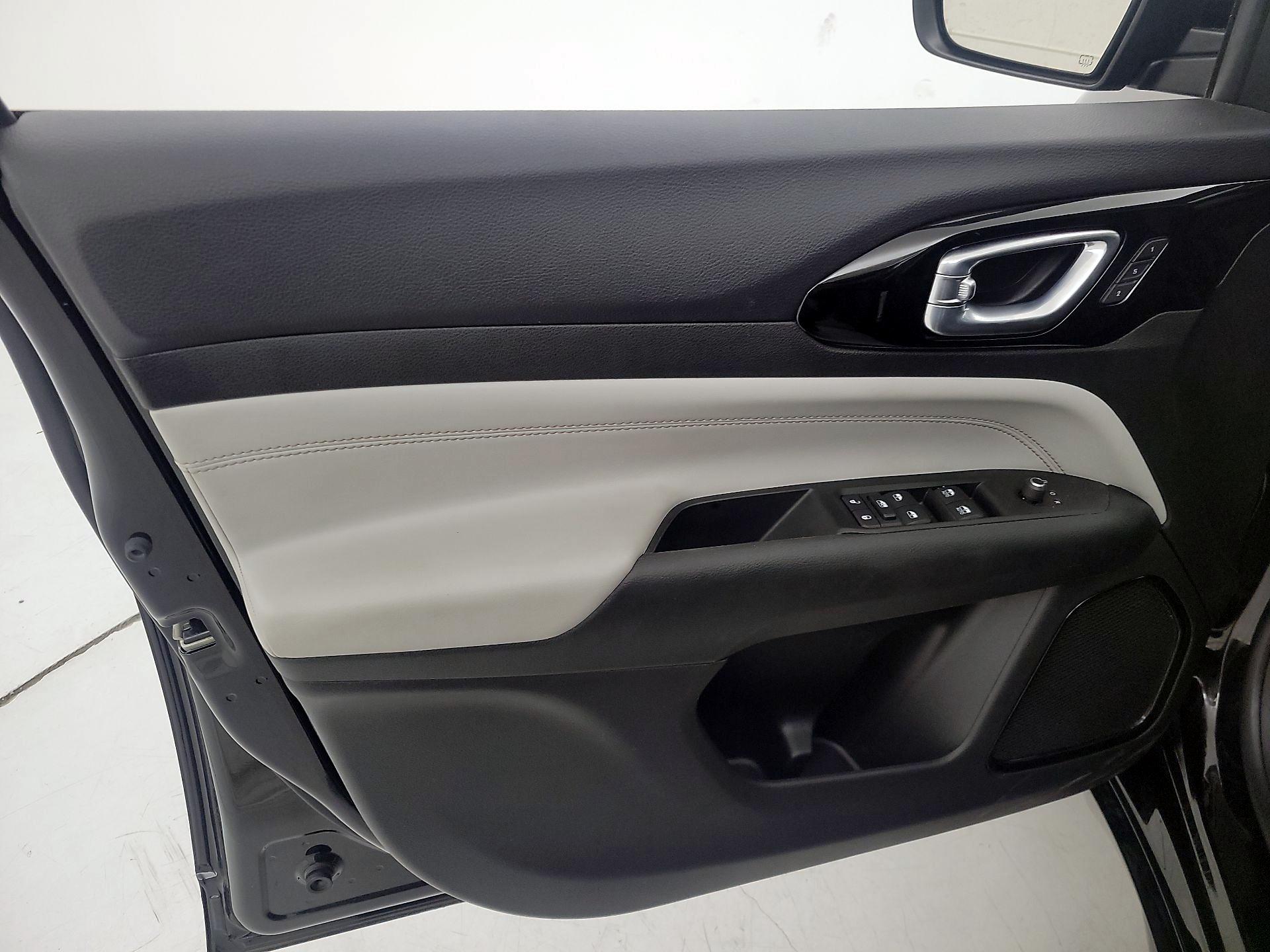 Thumbnail: 2022 Jeep Compass - 12