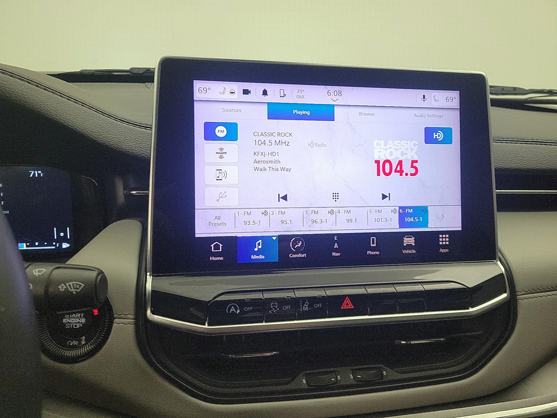 Thumbnail: 2022 Jeep Compass - 16