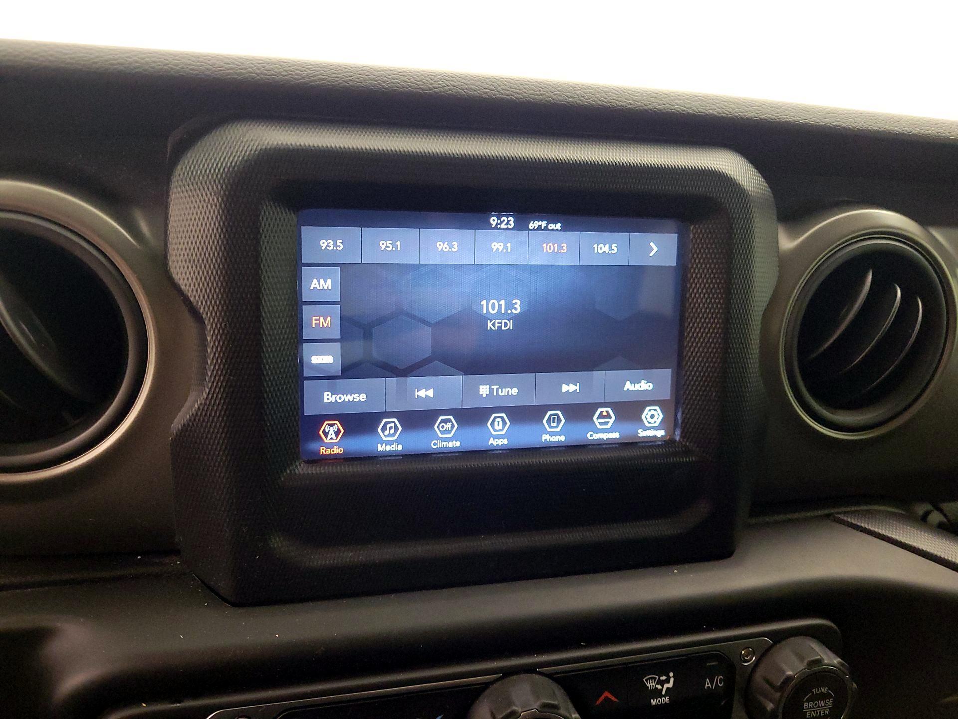 Thumbnail: 2022 Jeep Wrangler - 15