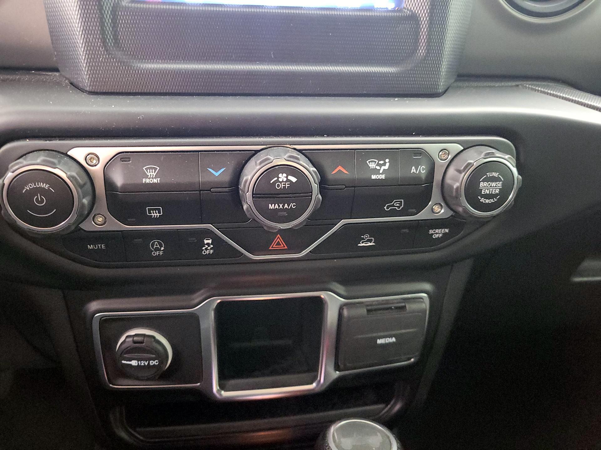 Thumbnail: 2022 Jeep Wrangler - 16