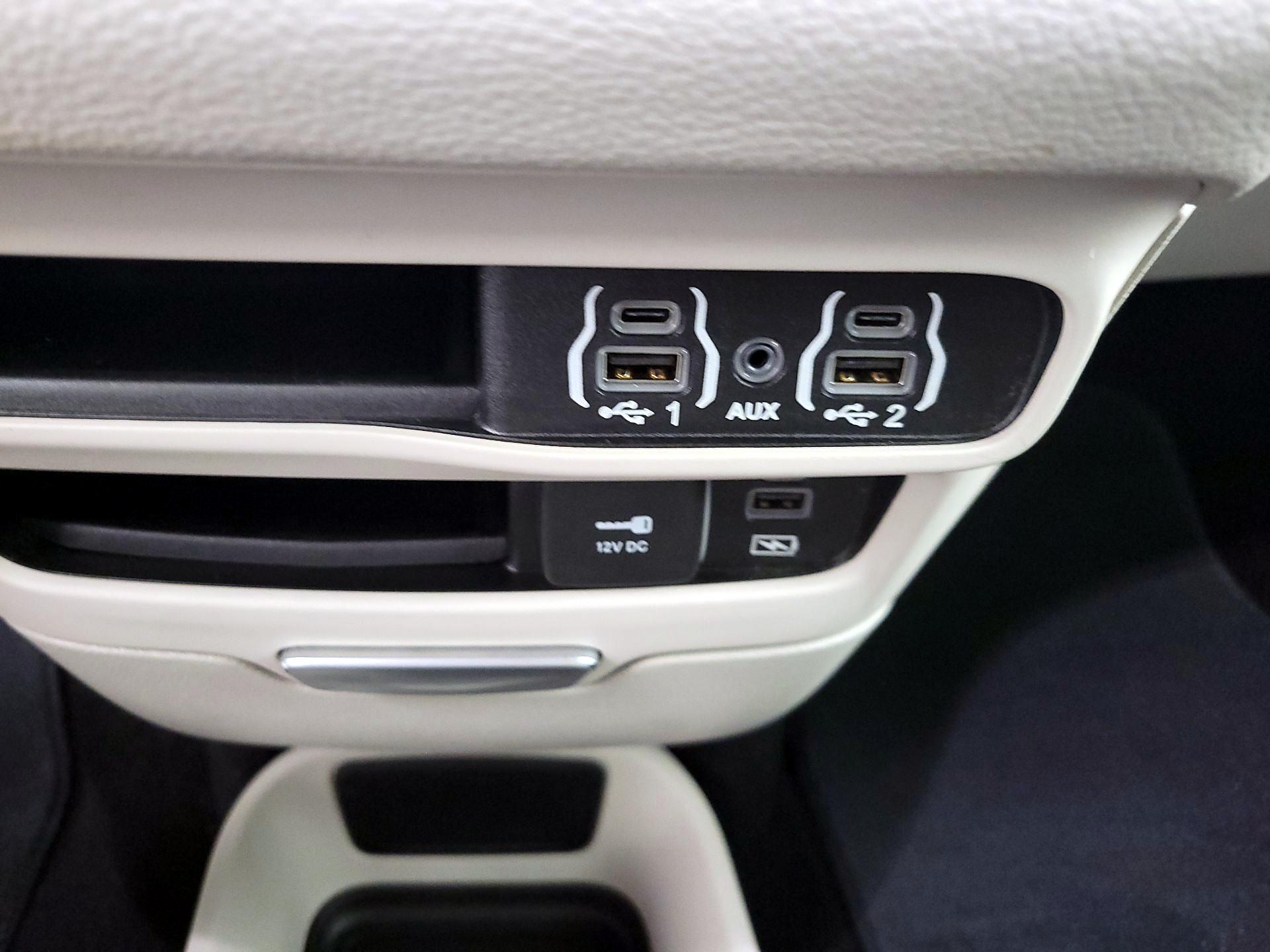 Thumbnail: 2022 Chrysler Pacifica - 18