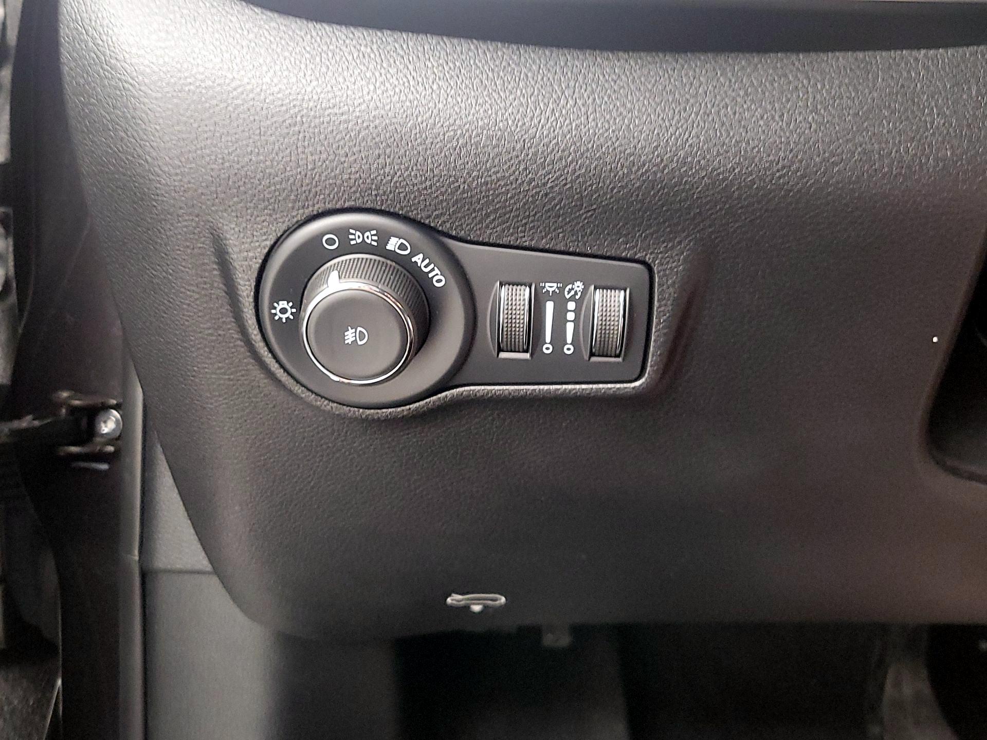 Thumbnail: 2022 Jeep Compass - 13