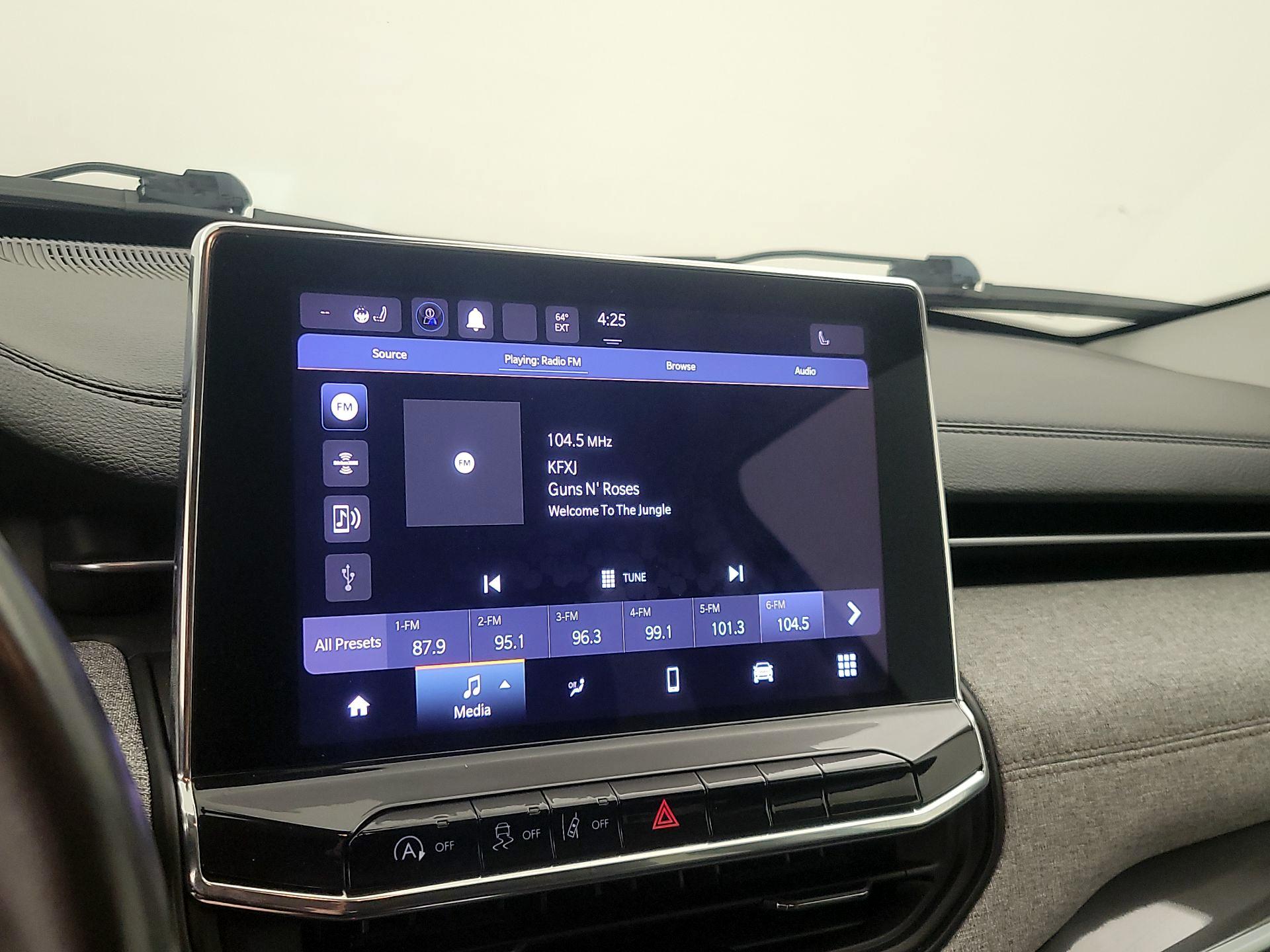 Thumbnail: 2022 Jeep Compass - 15