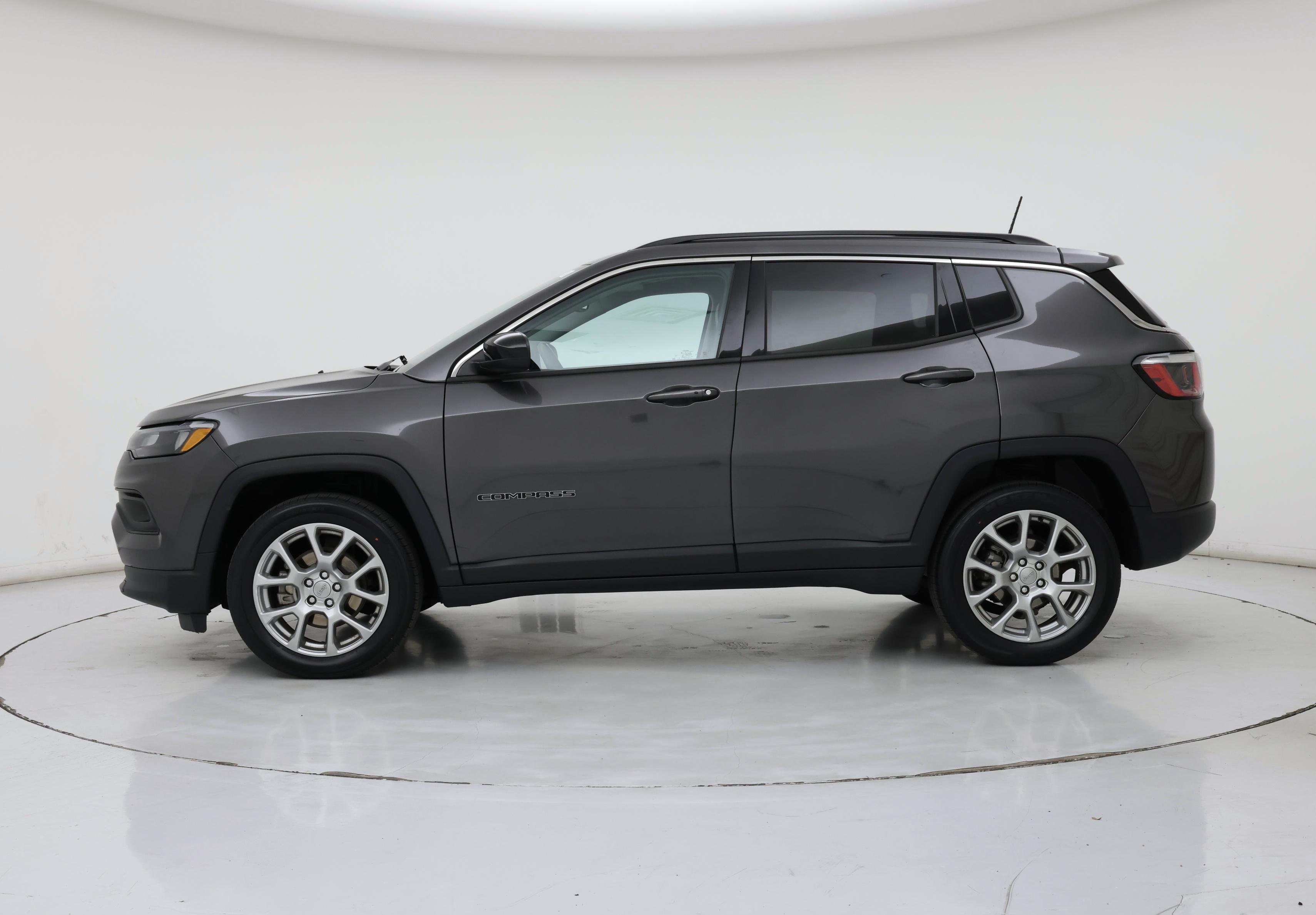 Thumbnail: 2022 Jeep Compass - 3