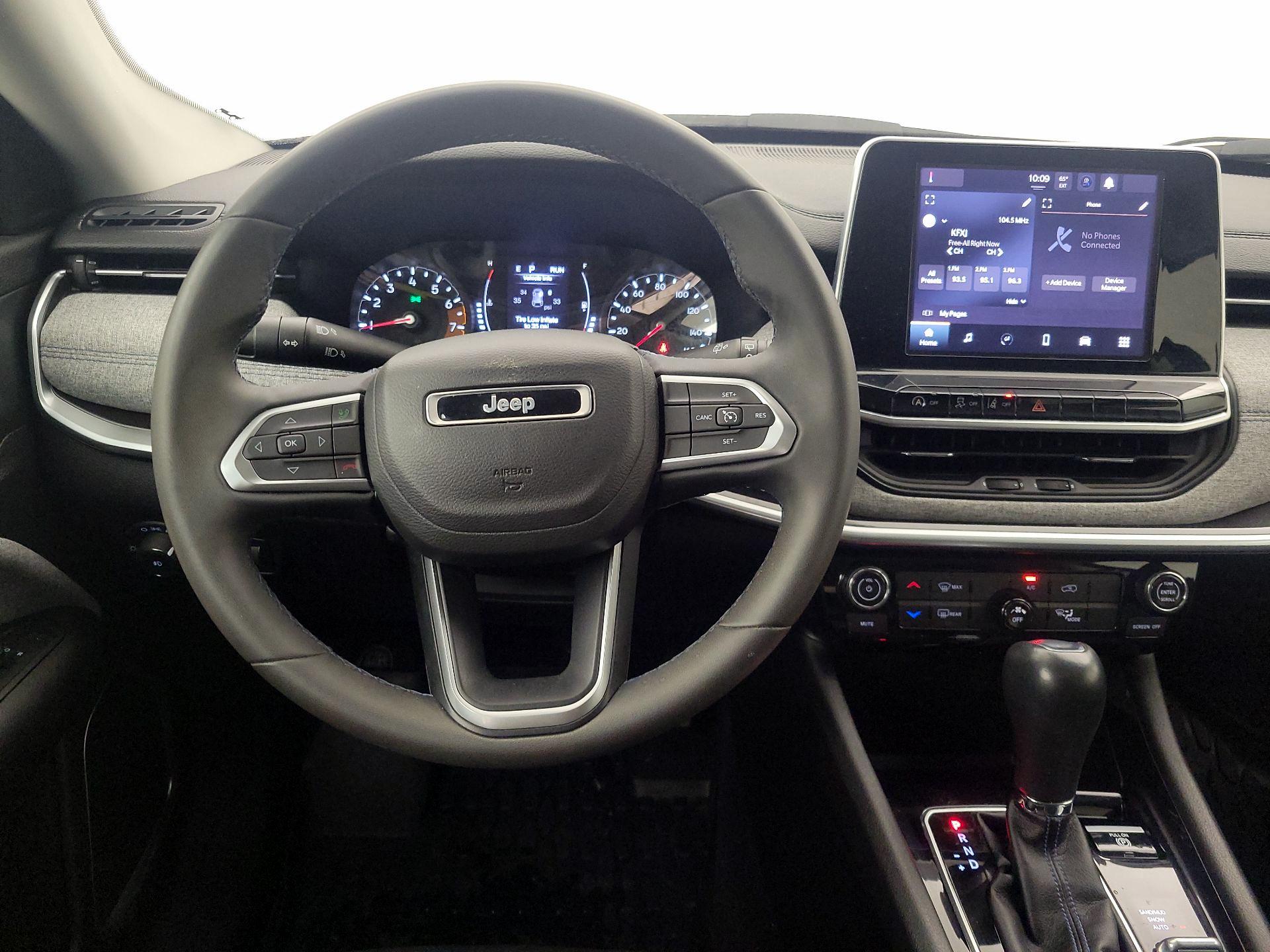 Thumbnail: 2022 Jeep Compass - 10