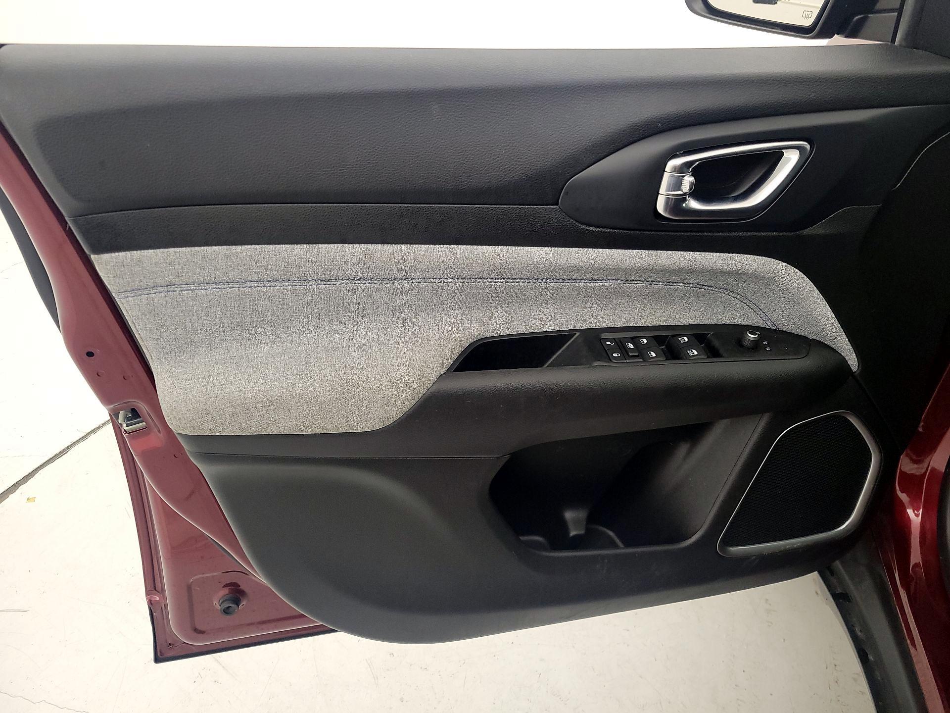 Thumbnail: 2022 Jeep Compass - 12