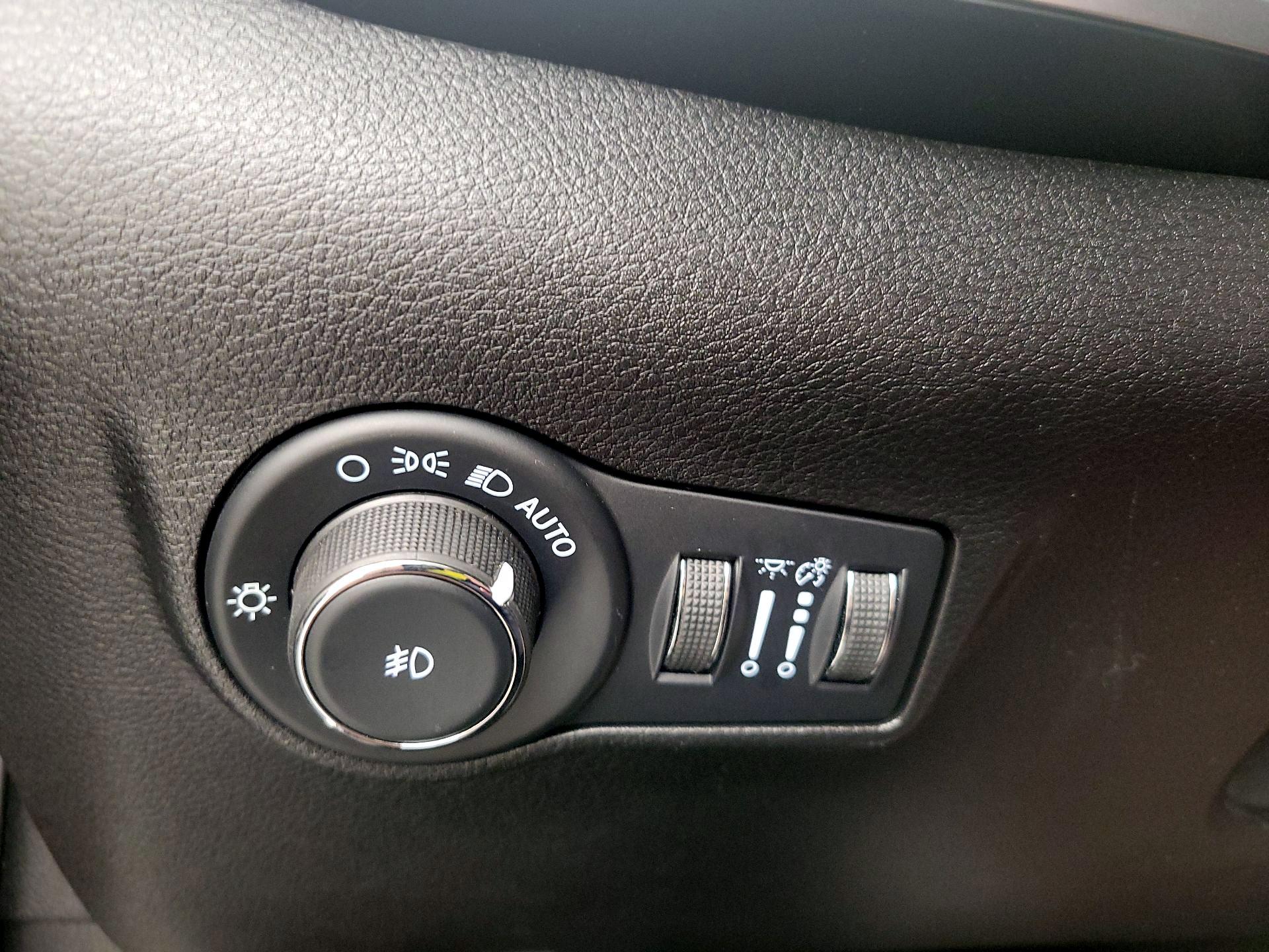 Thumbnail: 2022 Jeep Compass - 13