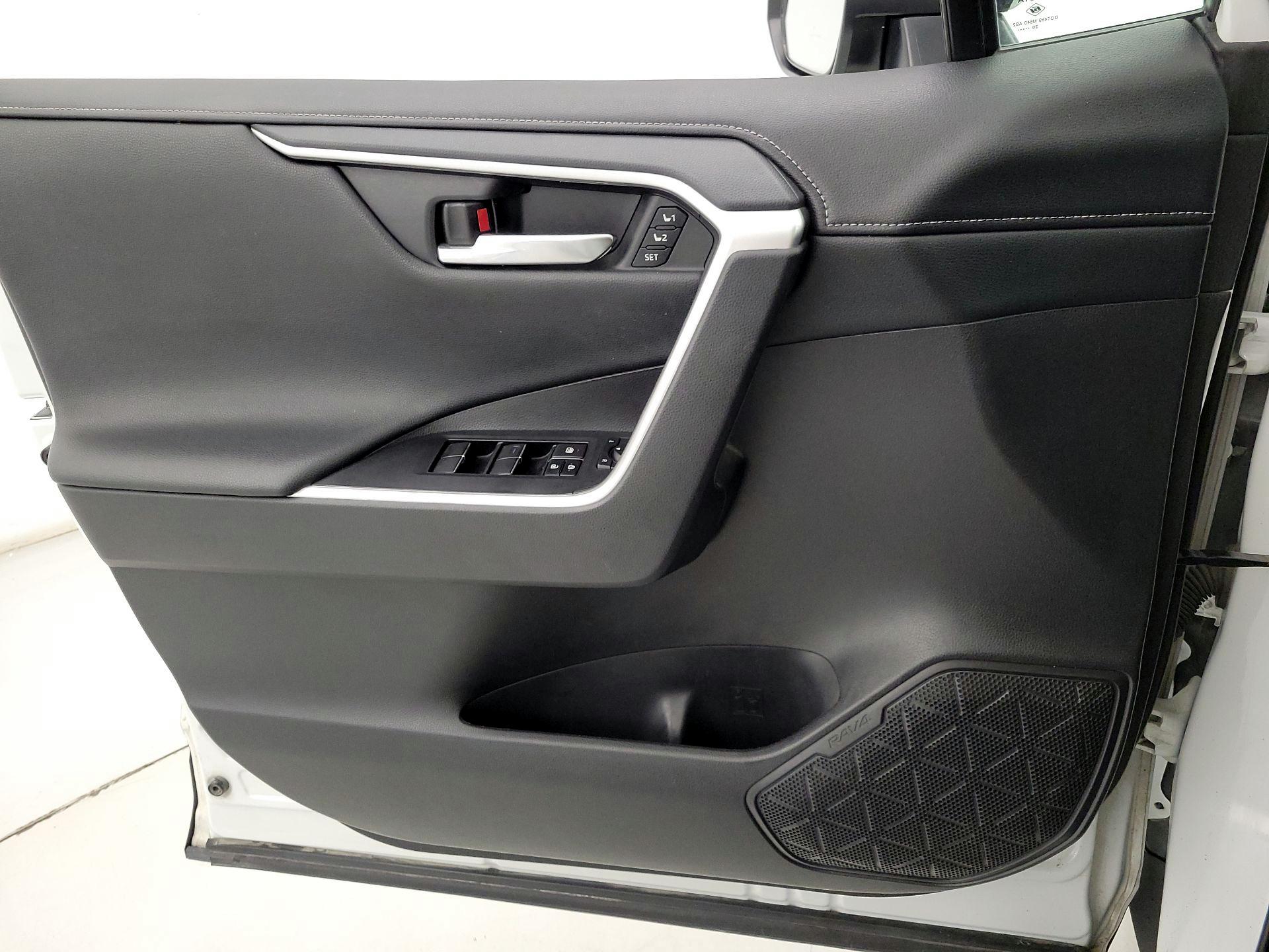 Thumbnail: 2021 Toyota RAV4 - 12