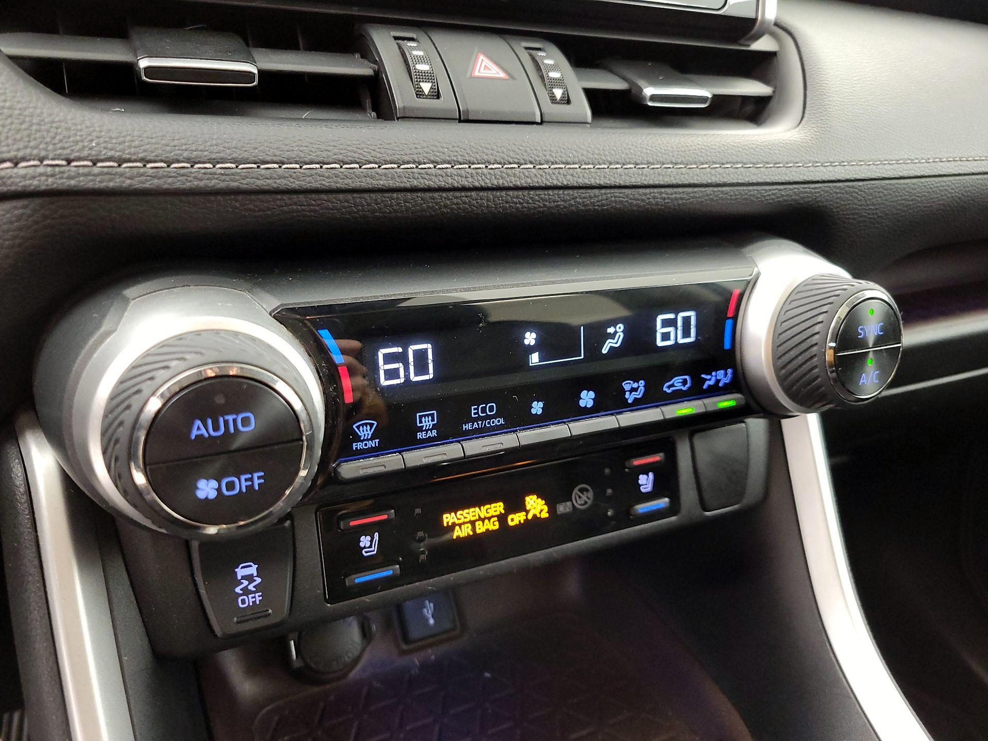 Thumbnail: 2021 Toyota RAV4 - 17