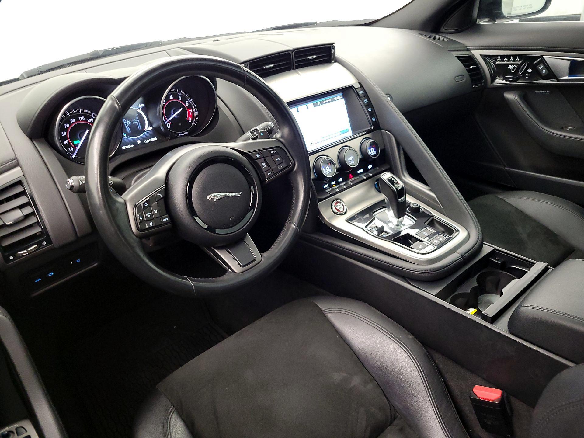 Thumbnail: 2016 Jaguar F-Type - 9