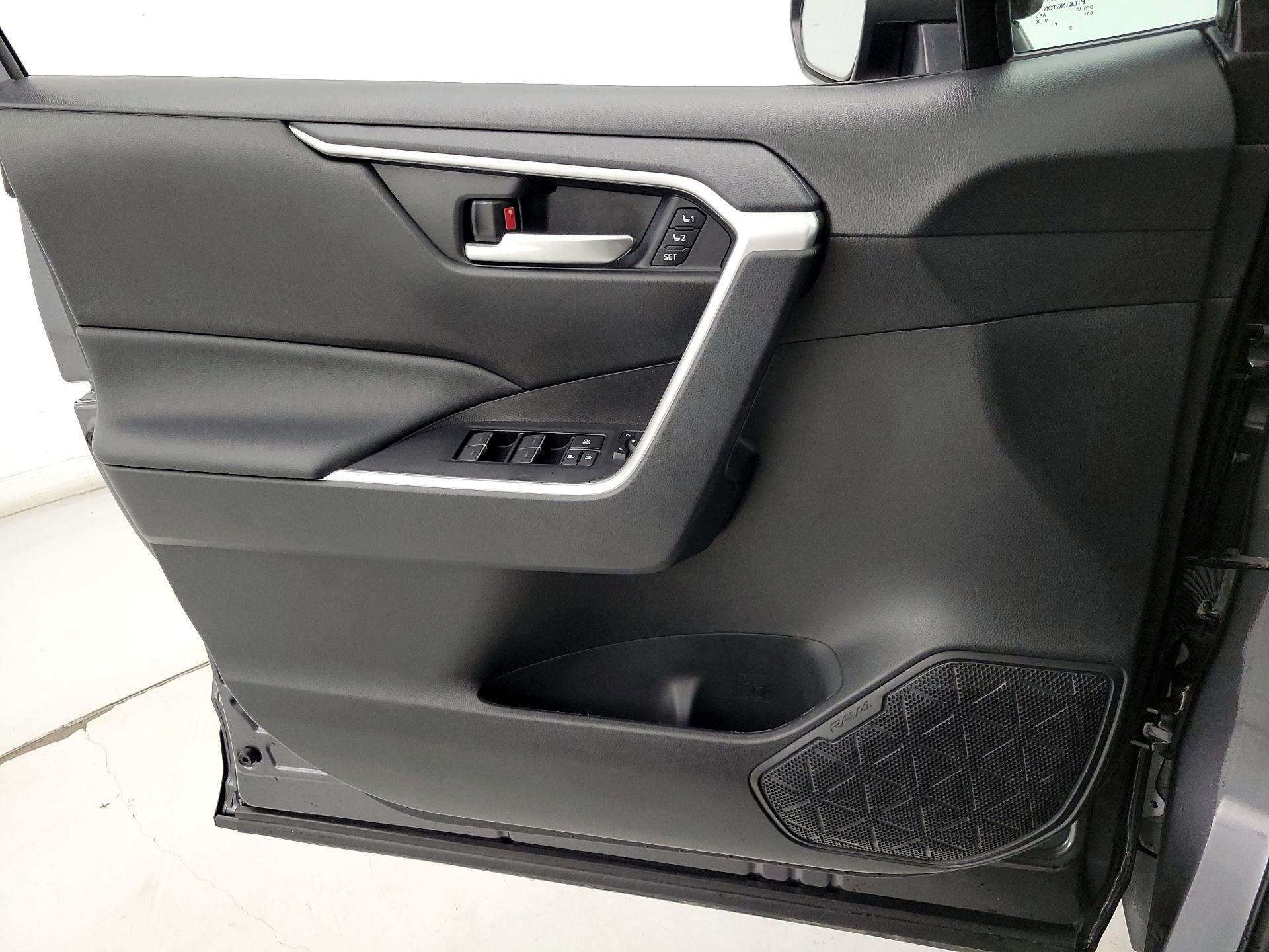 Thumbnail: 2023 Toyota RAV4 - 12