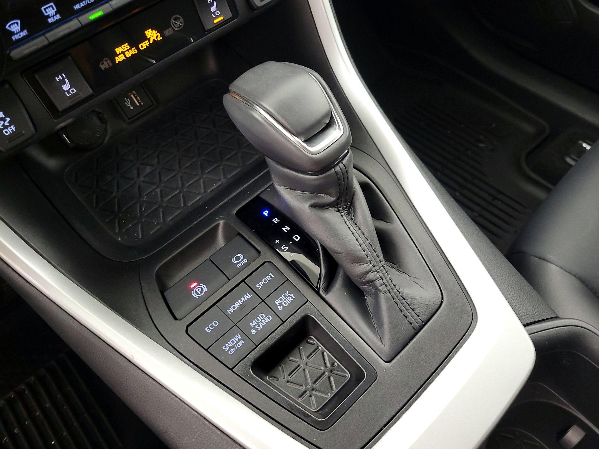 Thumbnail: 2023 Toyota RAV4 - 17