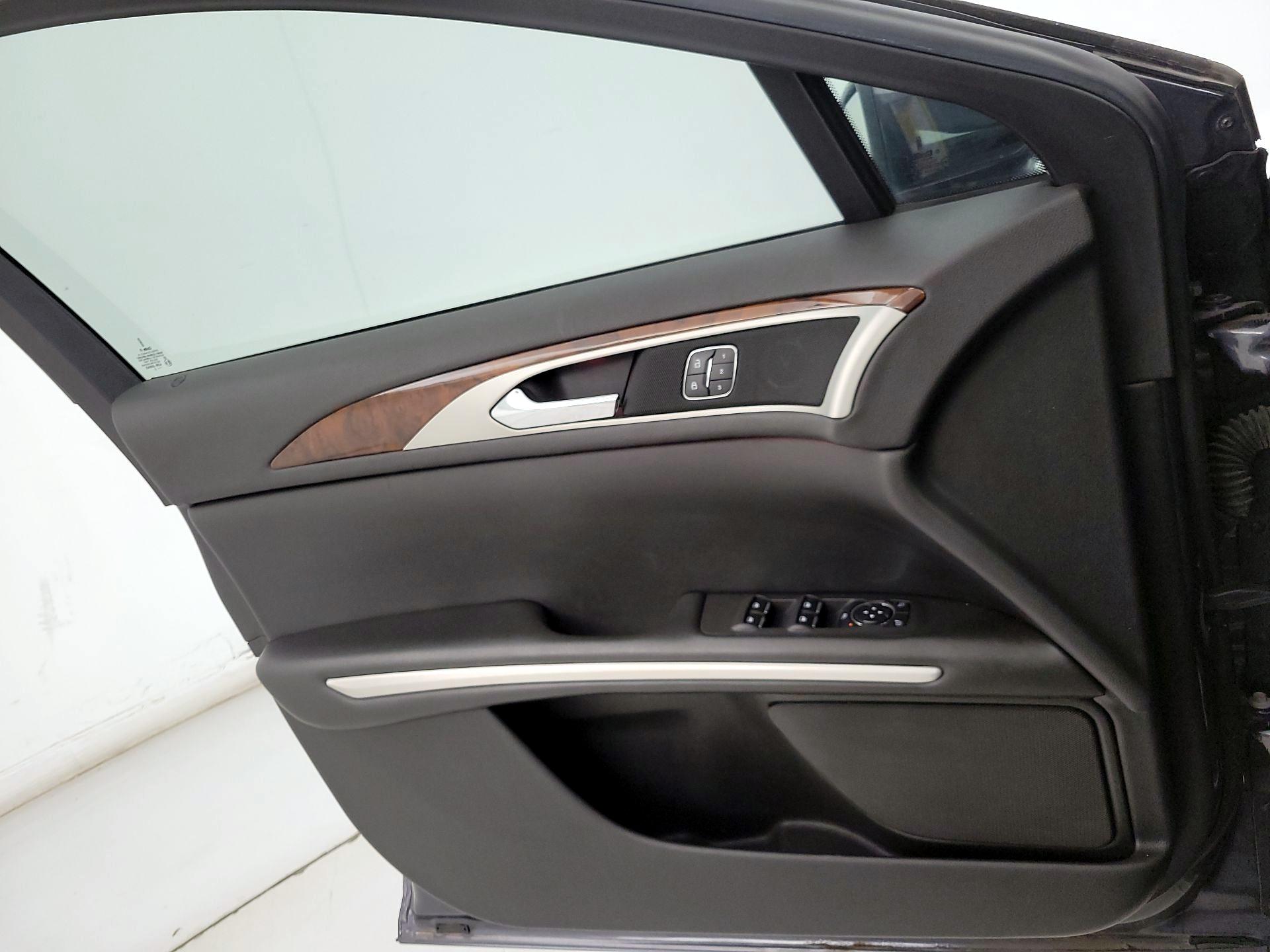 Thumbnail: 2014 Lincoln MKZ - 12