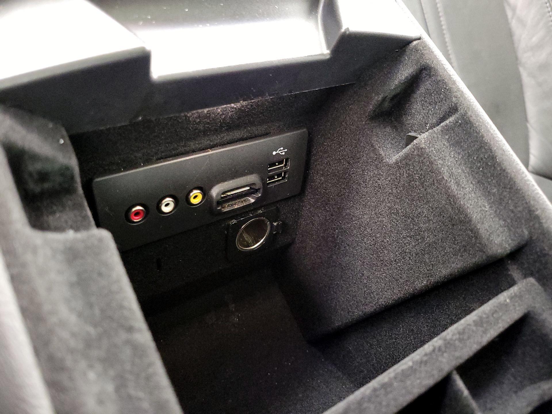 Thumbnail: 2014 Lincoln MKZ - 18