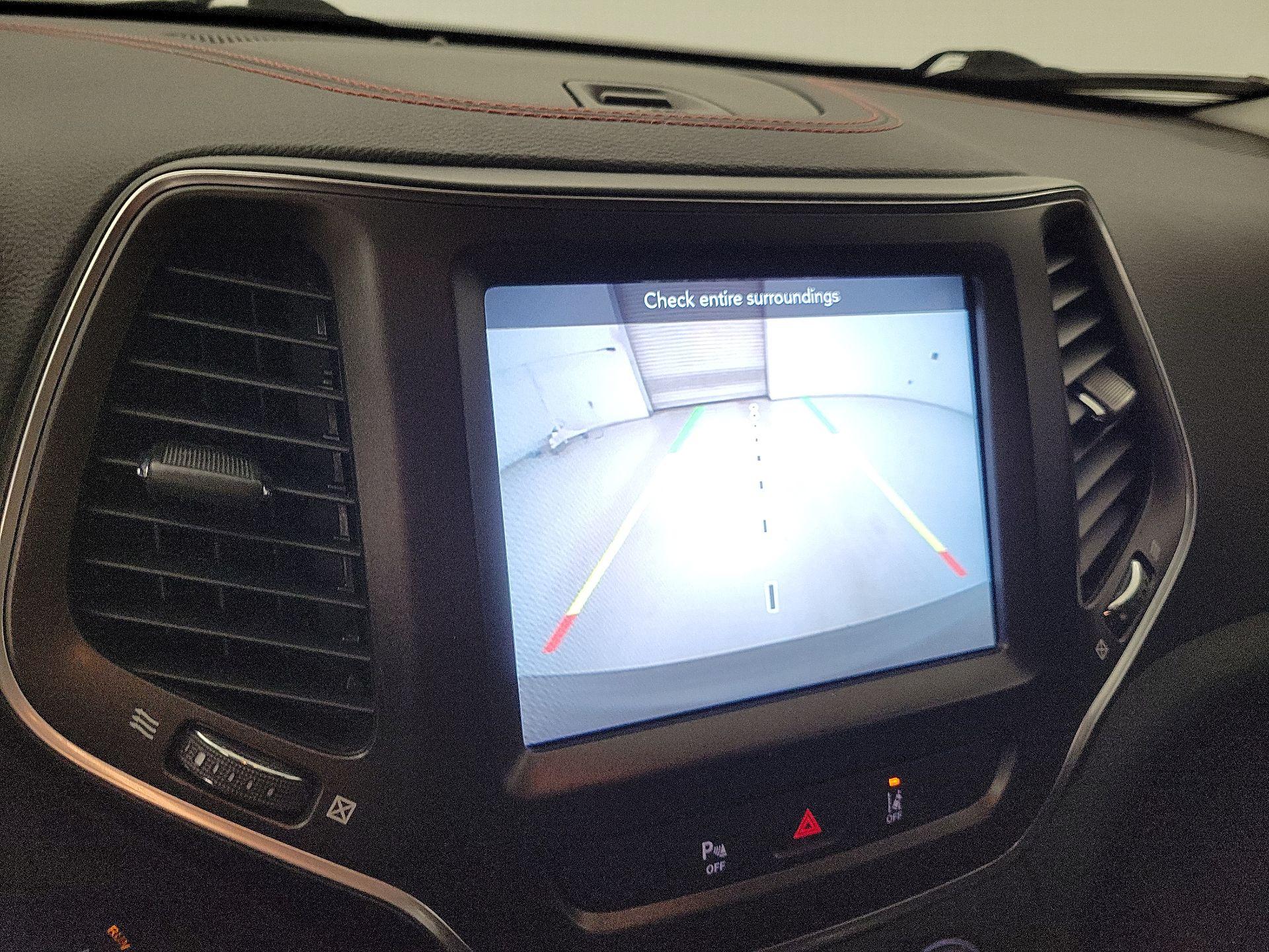 Thumbnail: 2022 Jeep Cherokee - 14