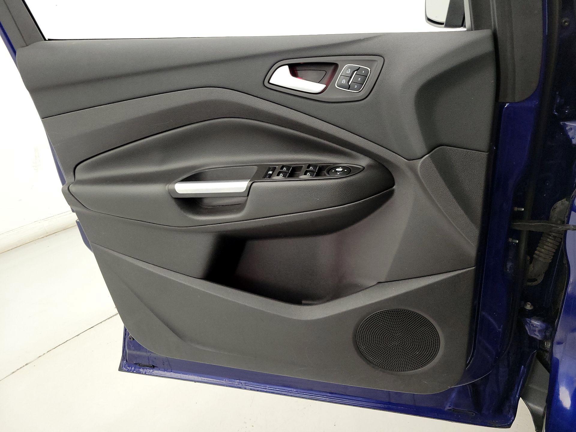 Thumbnail: 2016 Ford Escape - 12