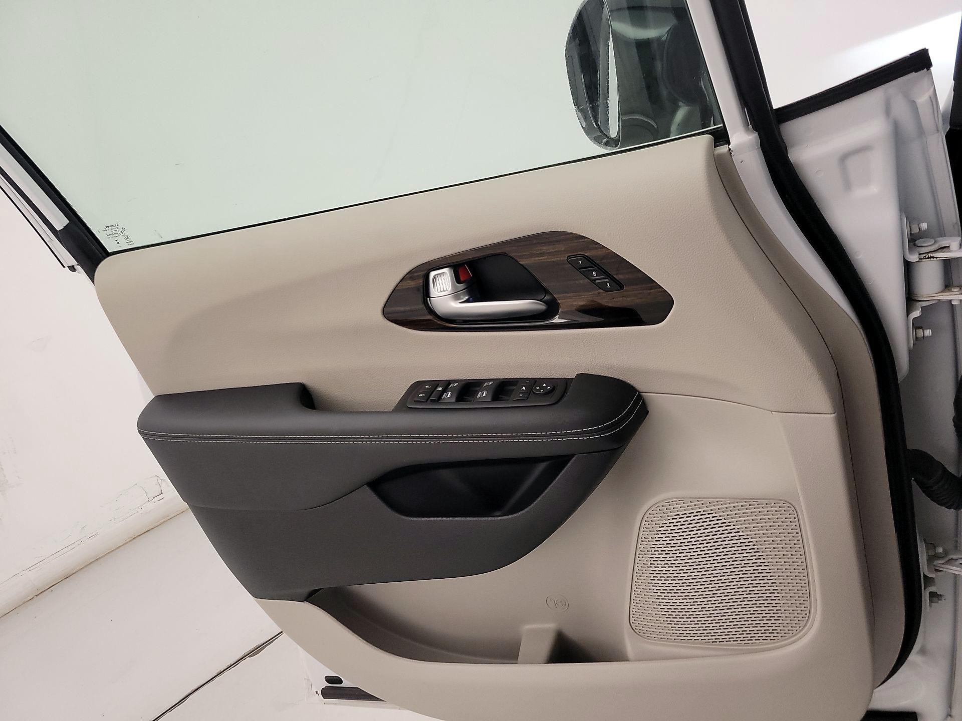 Thumbnail: 2024 Chrysler Pacifica - 12