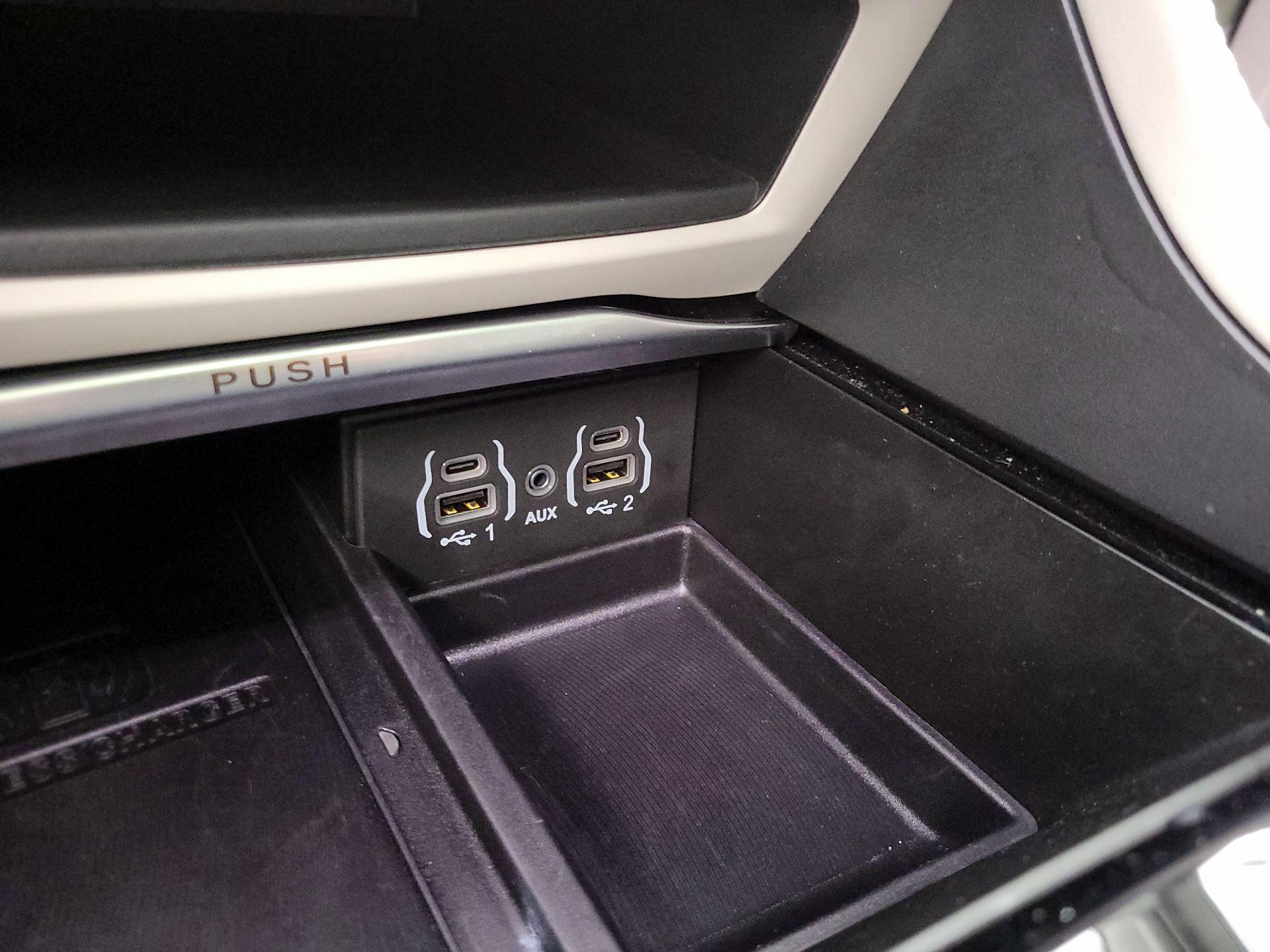 Thumbnail: 2024 Chrysler Pacifica - 19