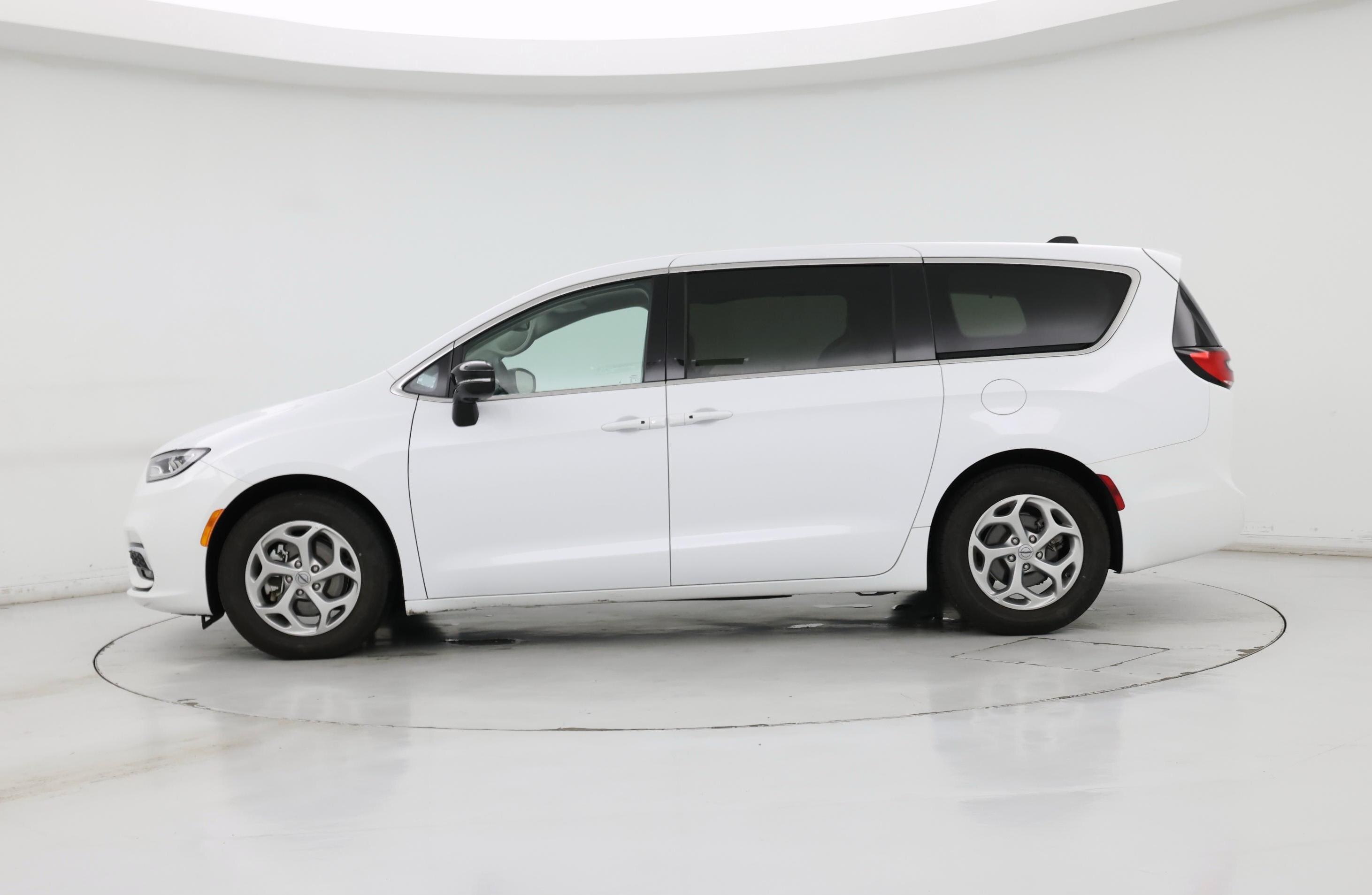 Thumbnail: 2024 Chrysler Pacifica - 3