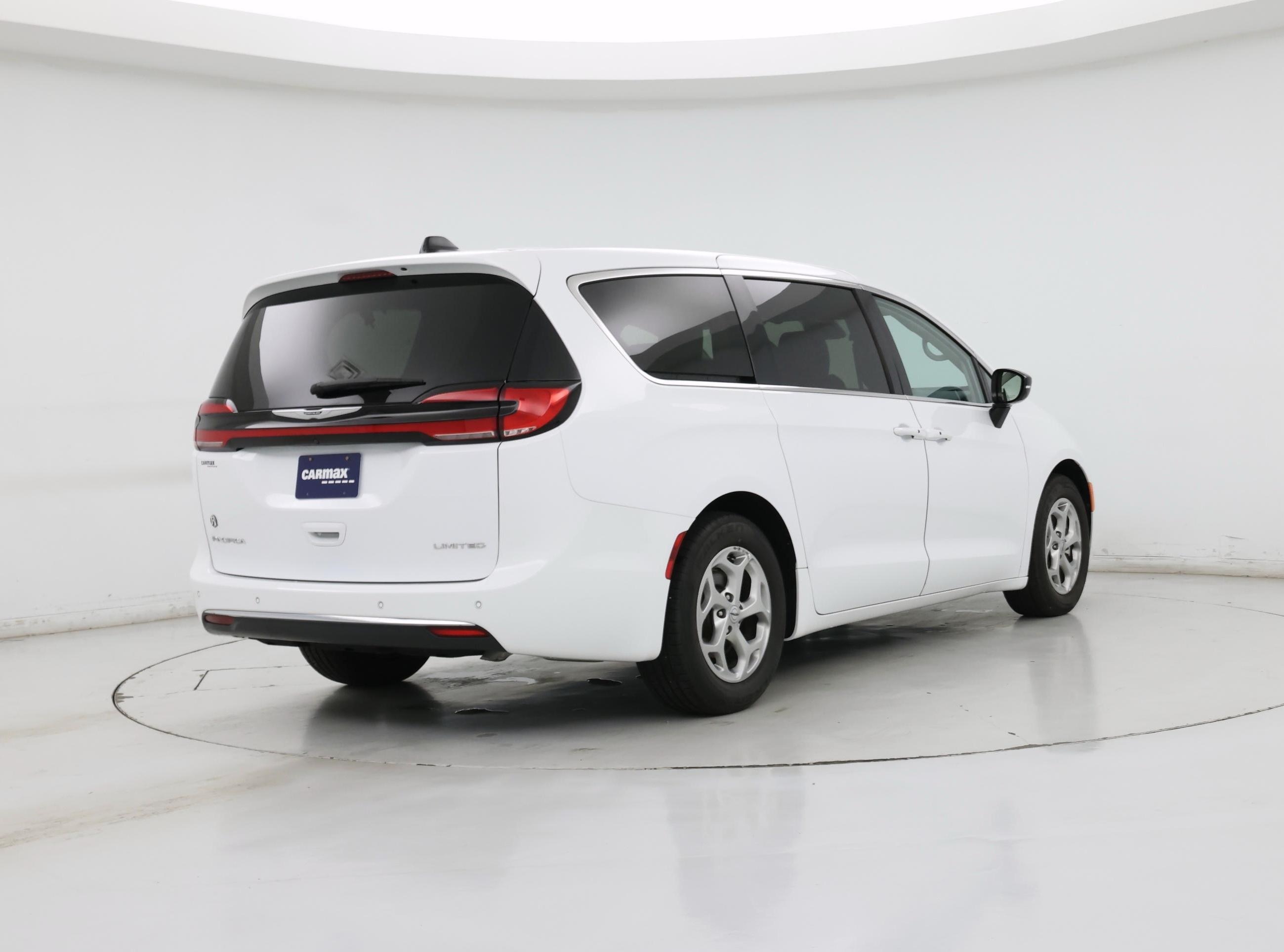 Thumbnail: 2024 Chrysler Pacifica - 8