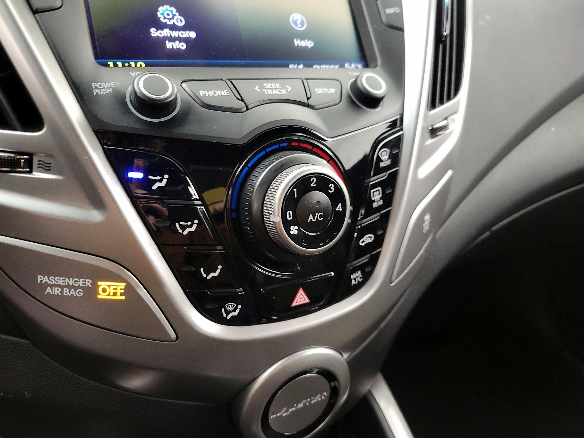Thumbnail: 2016 Hyundai Veloster - 16