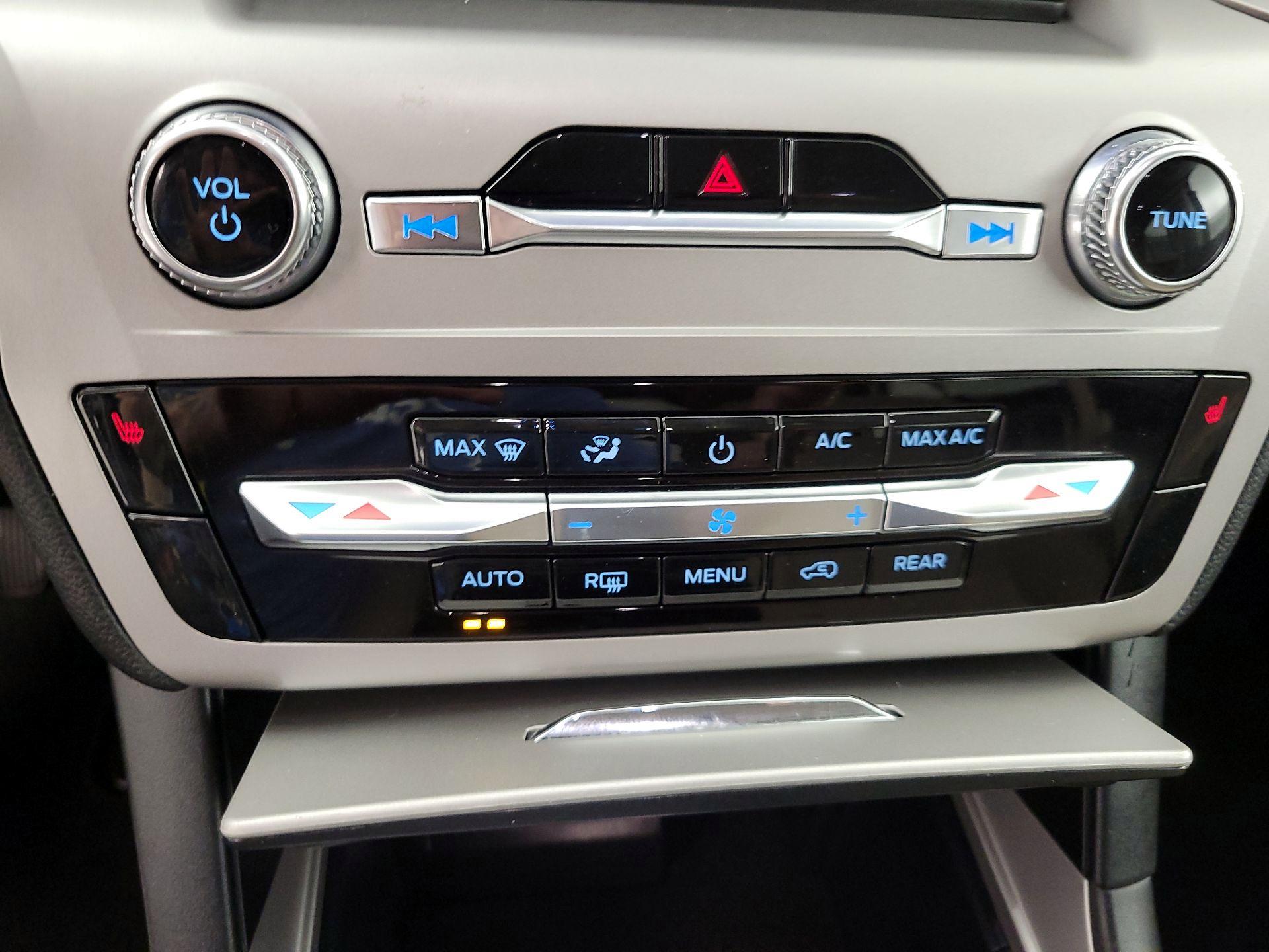 Thumbnail: 2022 Ford Explorer - 16