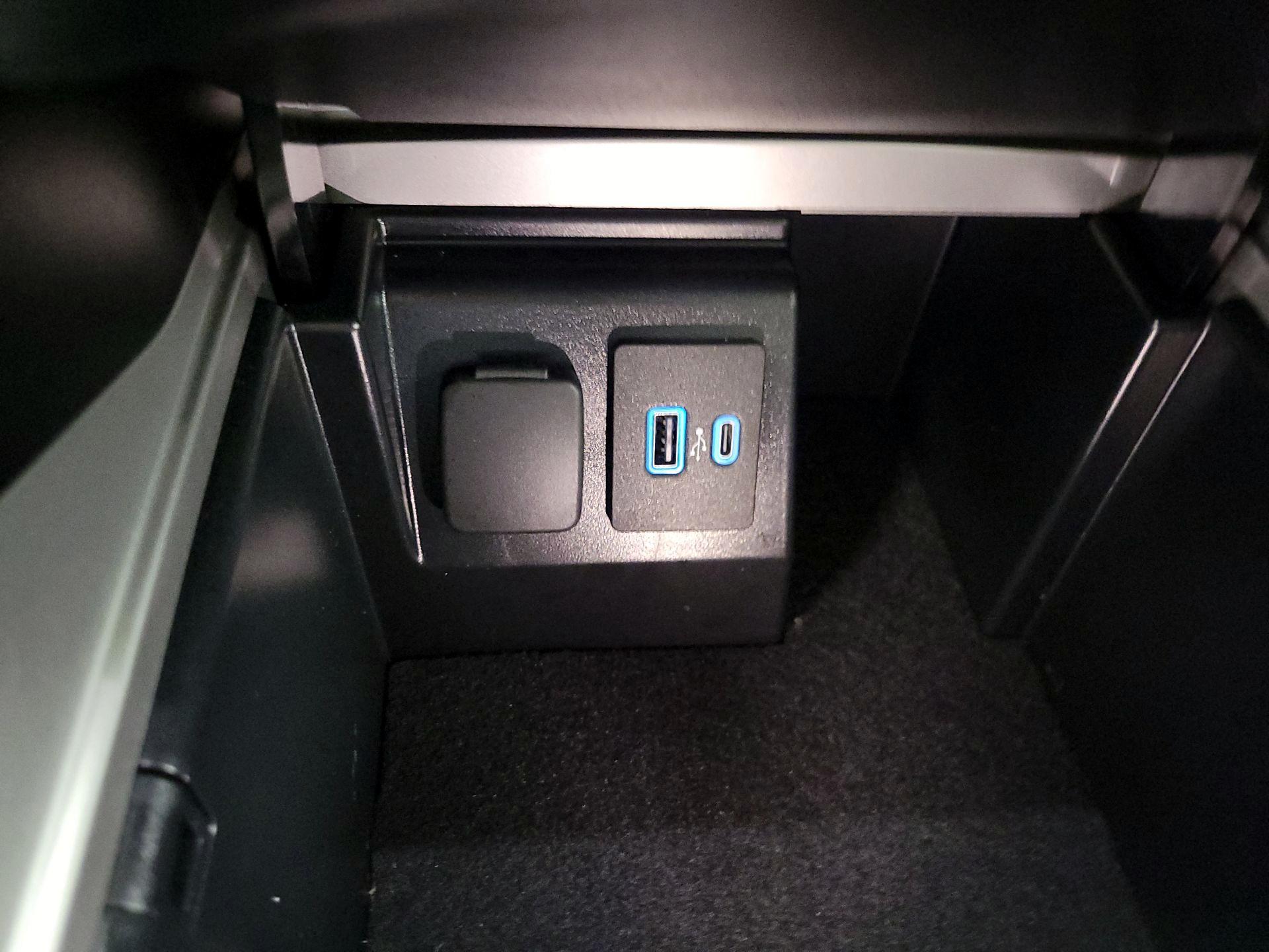 Thumbnail: 2022 Ford Explorer - 18