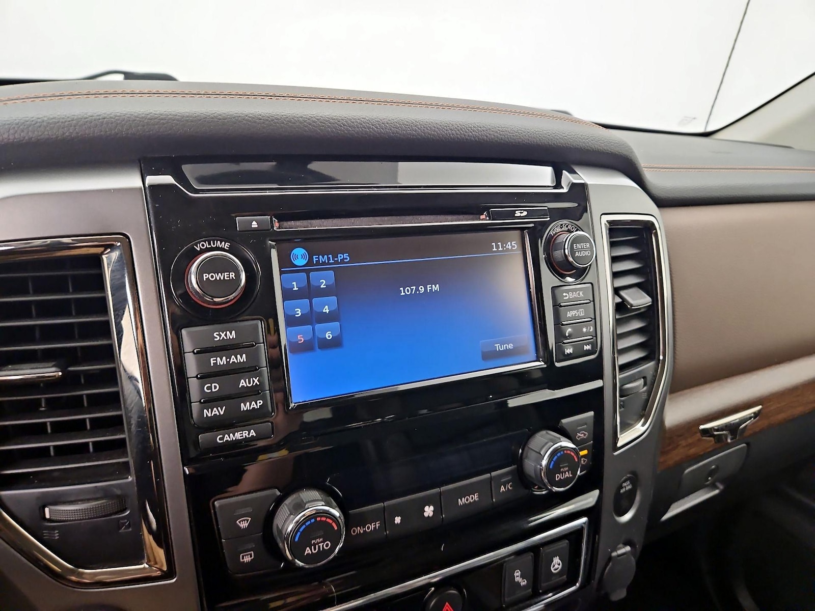 2017 Nissan Titan Platinum Reserve - Photo 17
