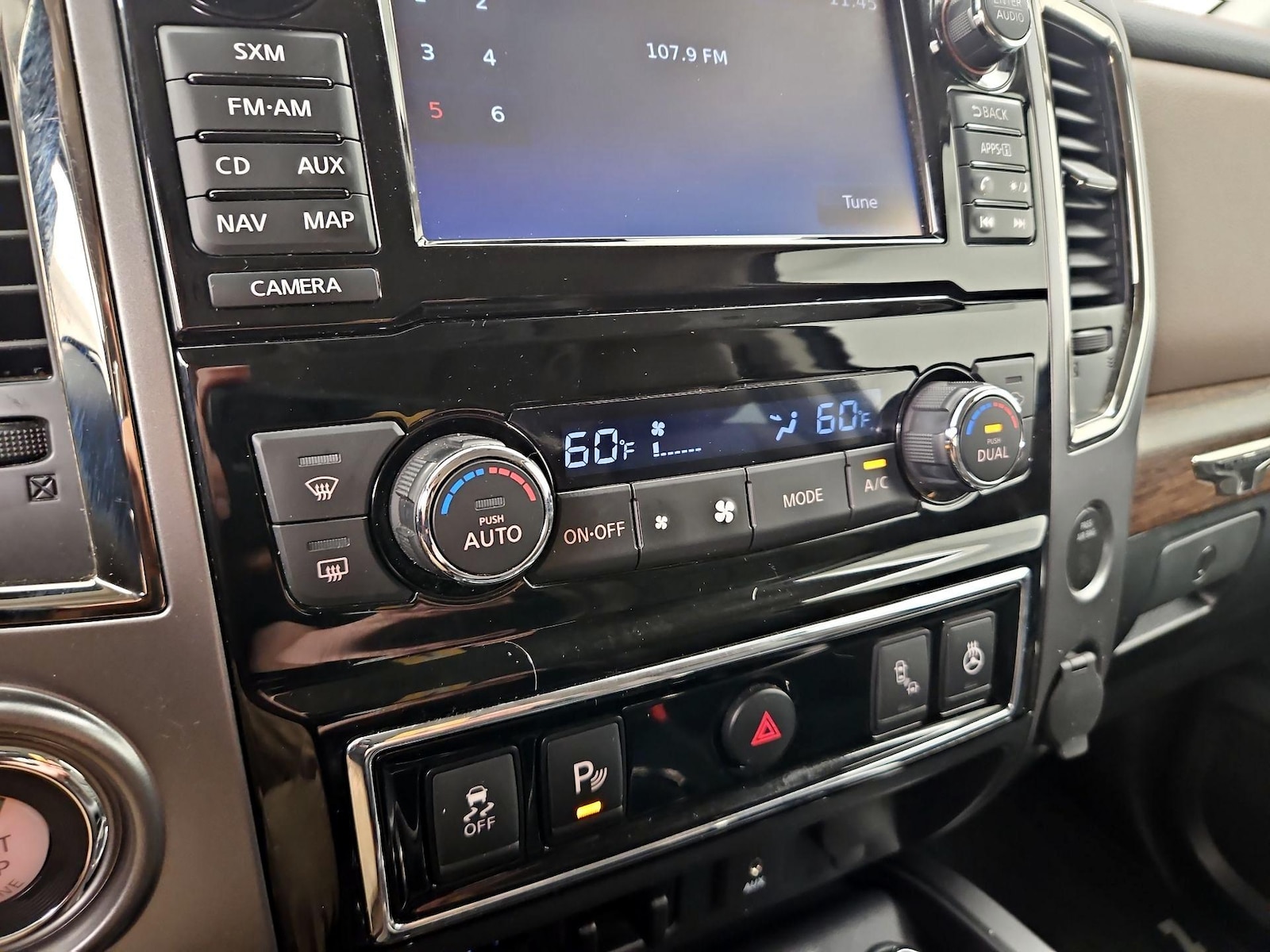 2017 Nissan Titan Platinum Reserve - Photo 18