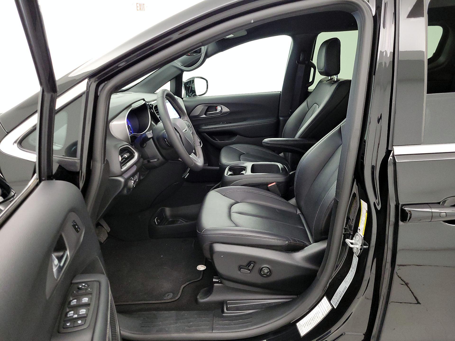 Thumbnail: 2025 Chrysler Pacifica - 11