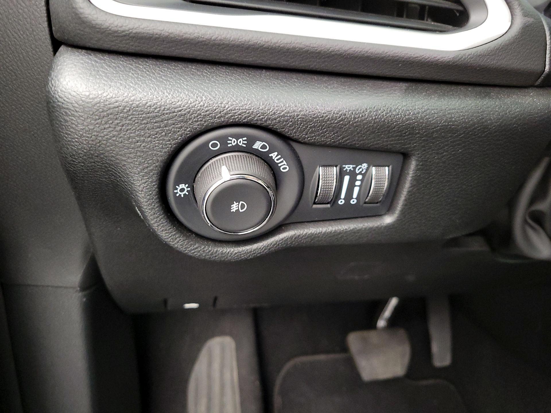 Thumbnail: 2025 Chrysler Pacifica - 13