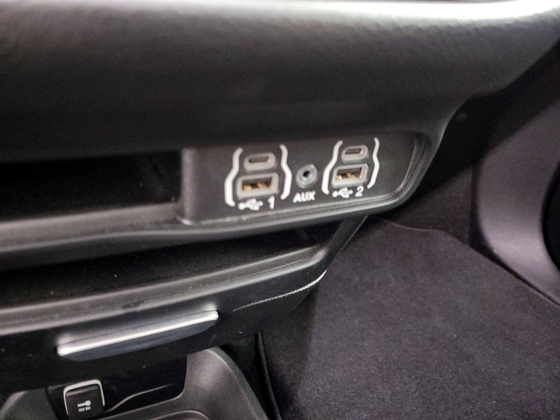 Thumbnail: 2025 Chrysler Pacifica - 18