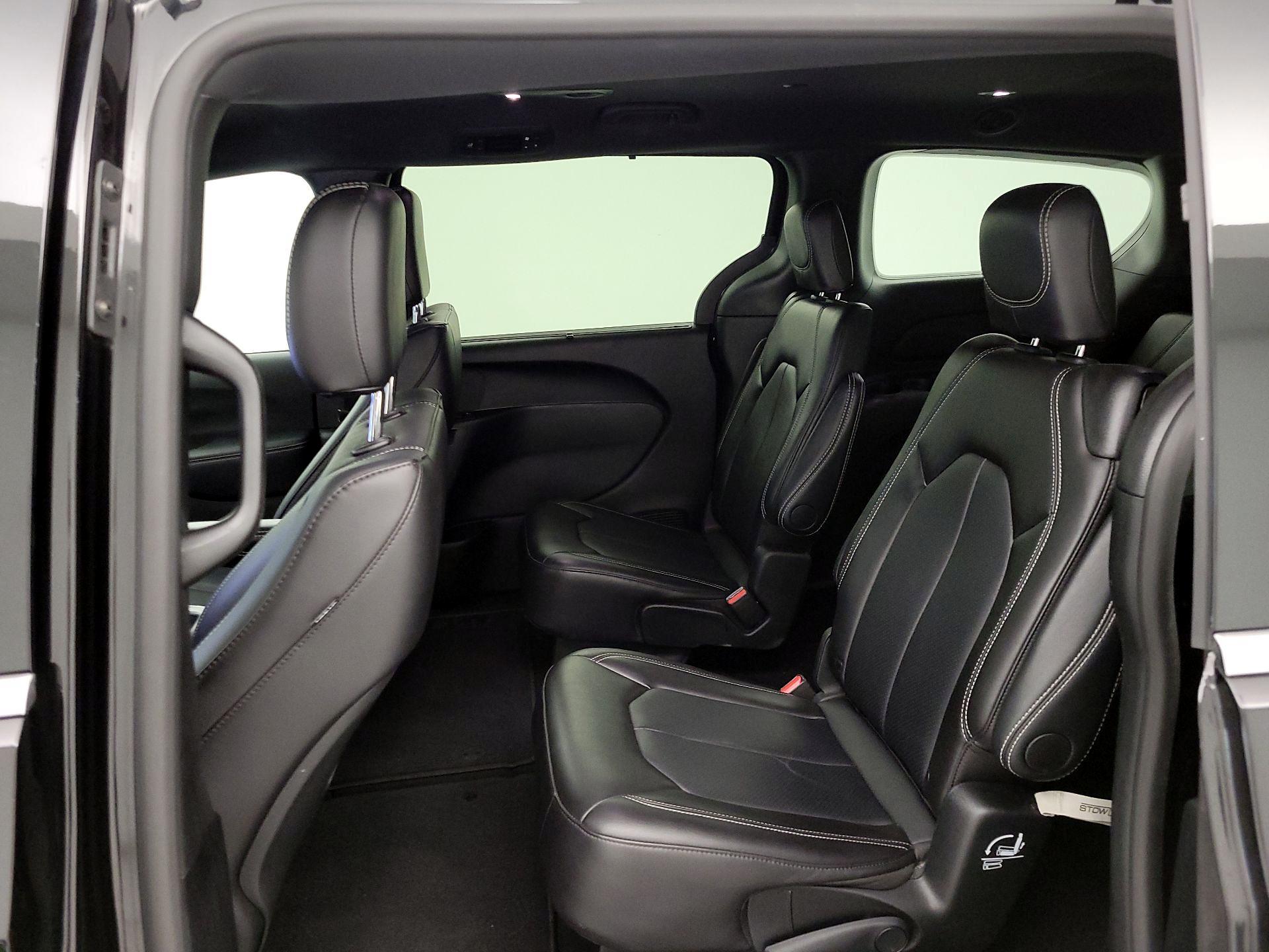 Thumbnail: 2025 Chrysler Pacifica - 19