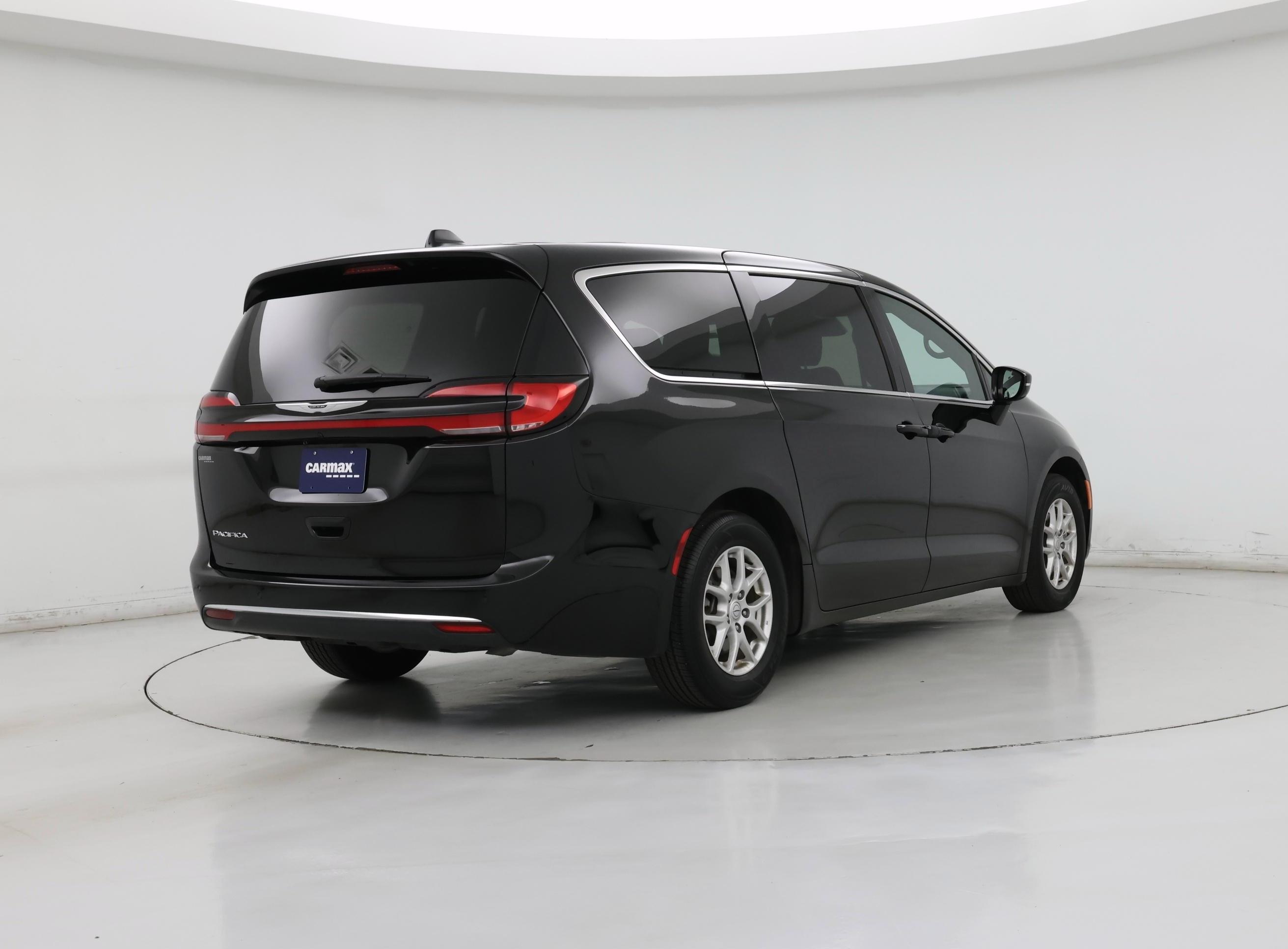 Thumbnail: 2025 Chrysler Pacifica - 8