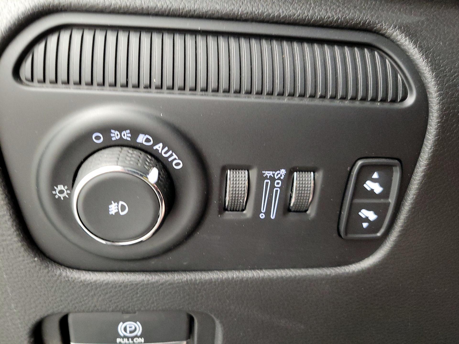 Thumbnail: 2023 Jeep Wagoneer - 13