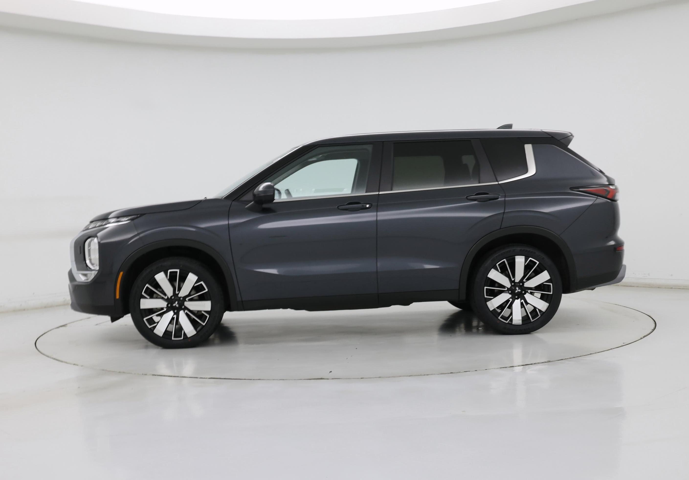 Thumbnail: 2025 Mitsubishi Outlander - 3