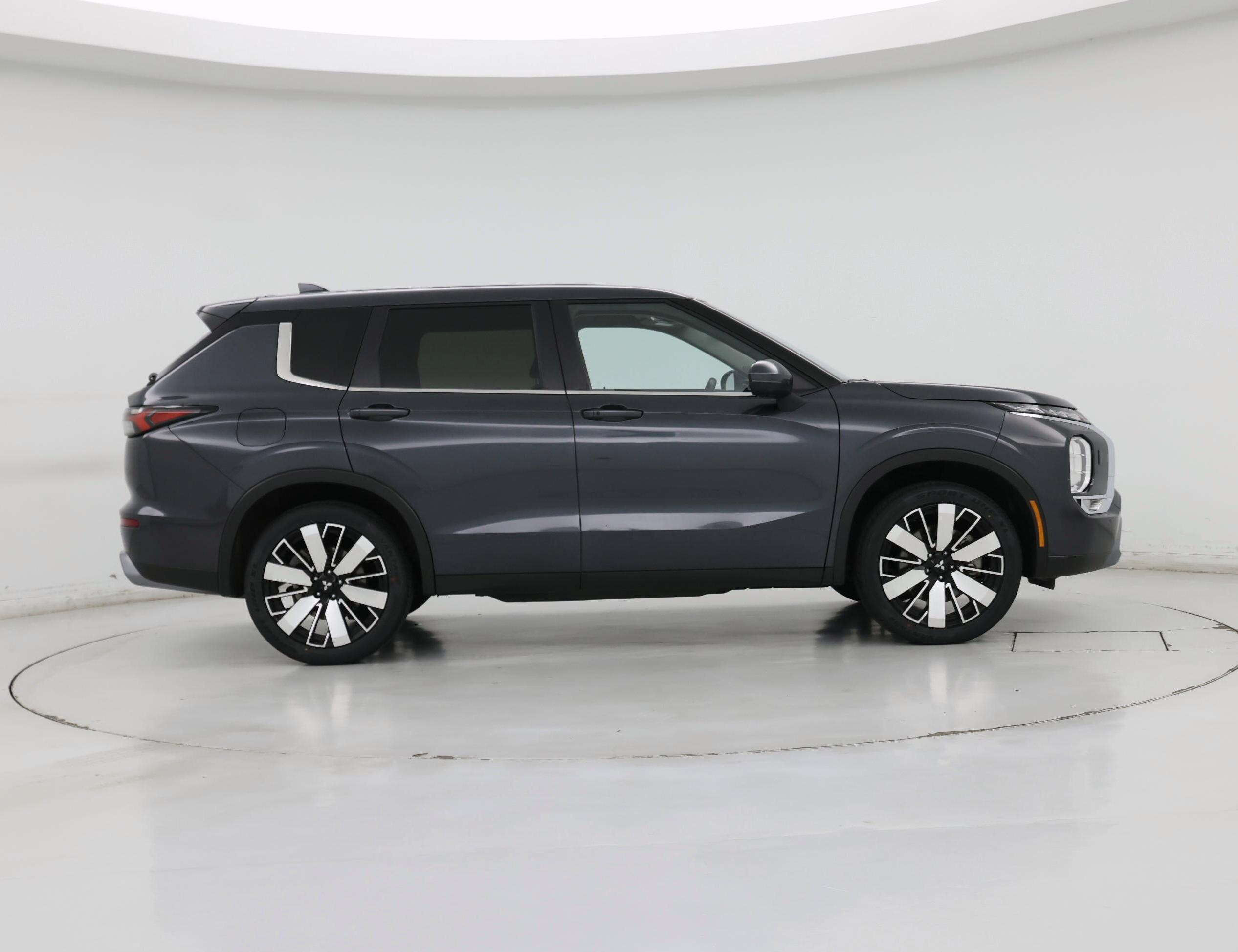 Thumbnail: 2025 Mitsubishi Outlander - 7