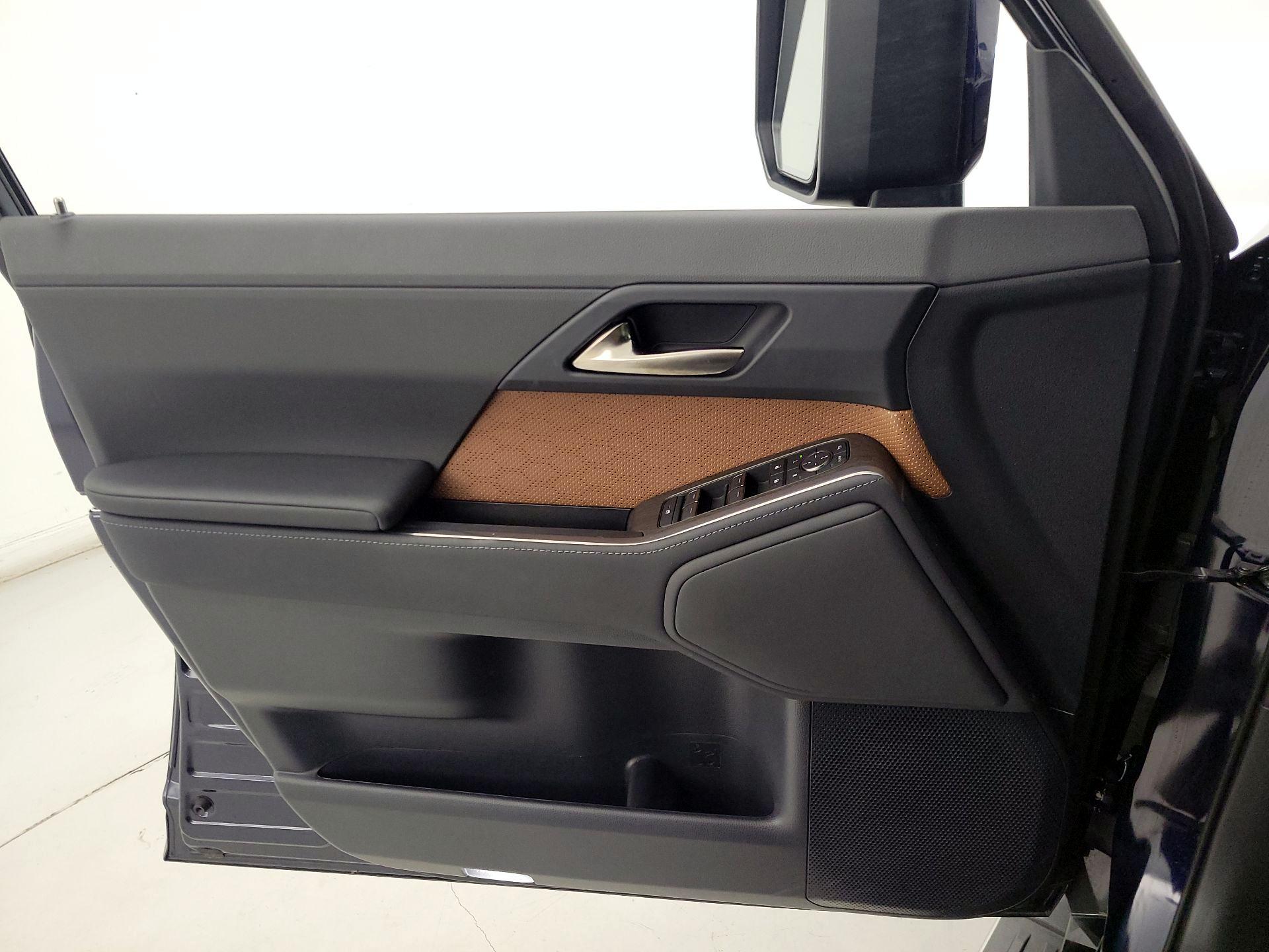 Thumbnail: 2025 Lexus GX - 12