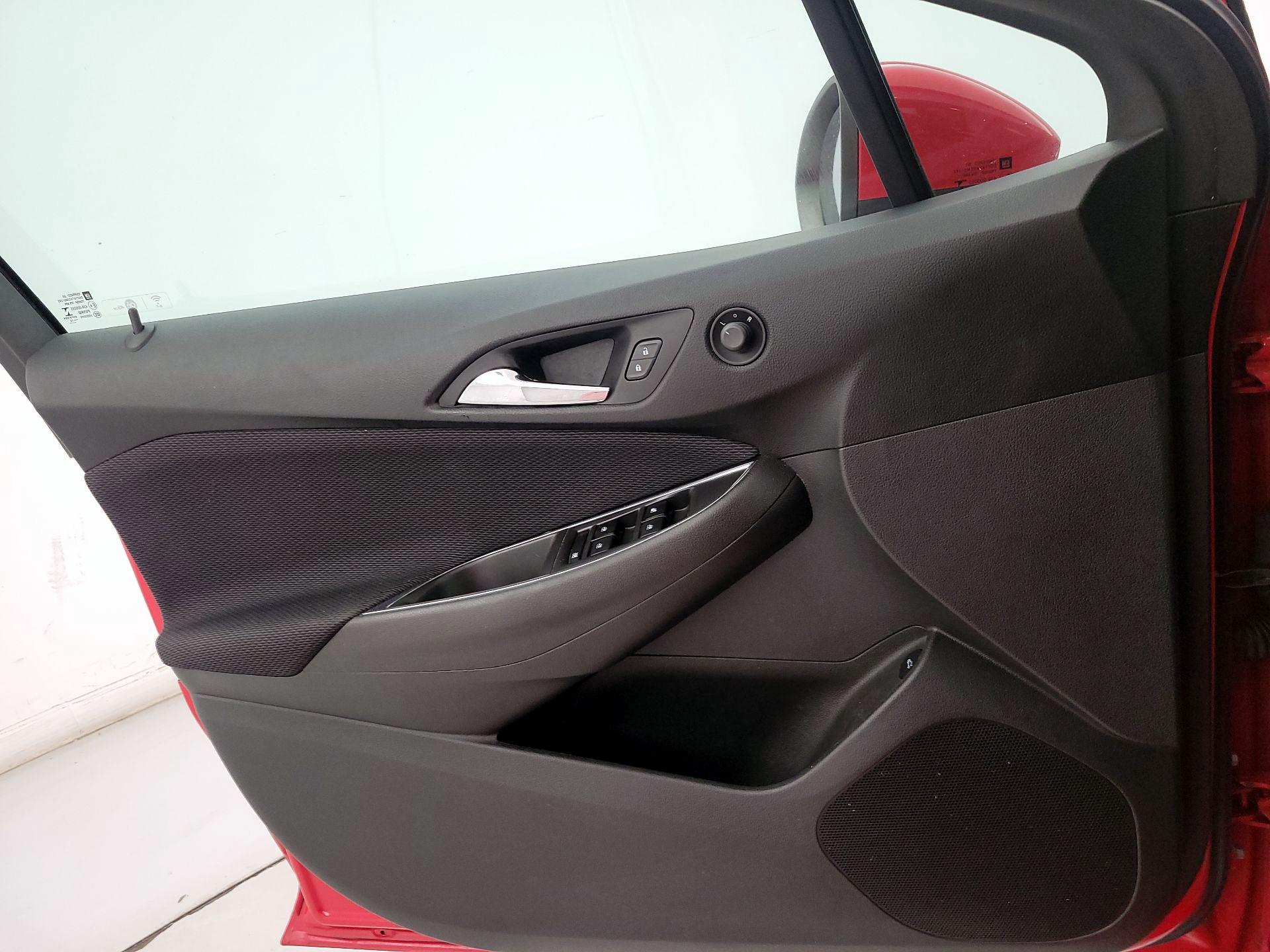 Thumbnail: 2017 Chevrolet Cruze - 12