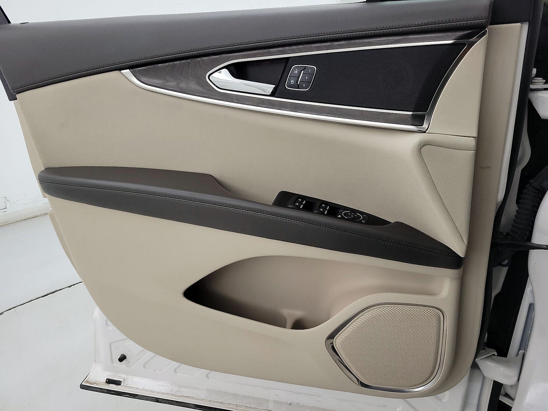 Thumbnail: 2019 Lincoln Nautilus - 12