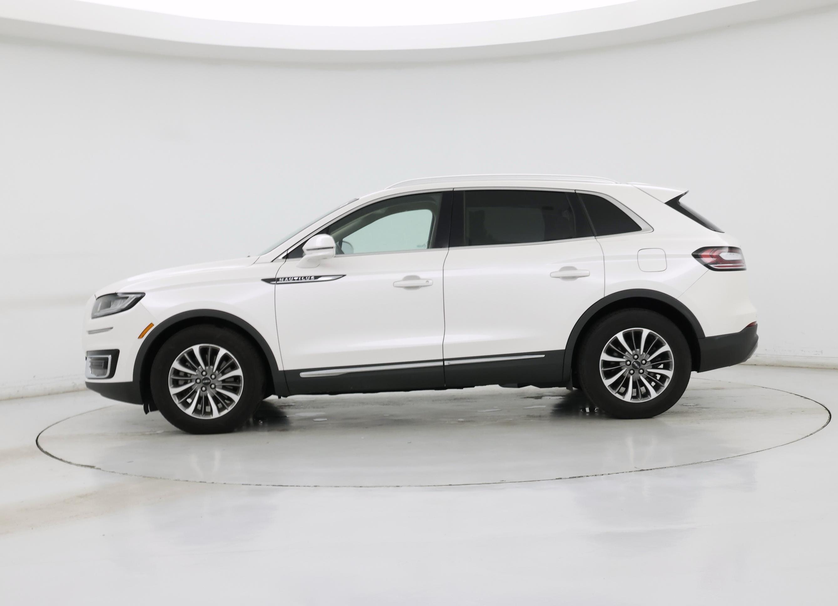 Thumbnail: 2019 Lincoln Nautilus - 3
