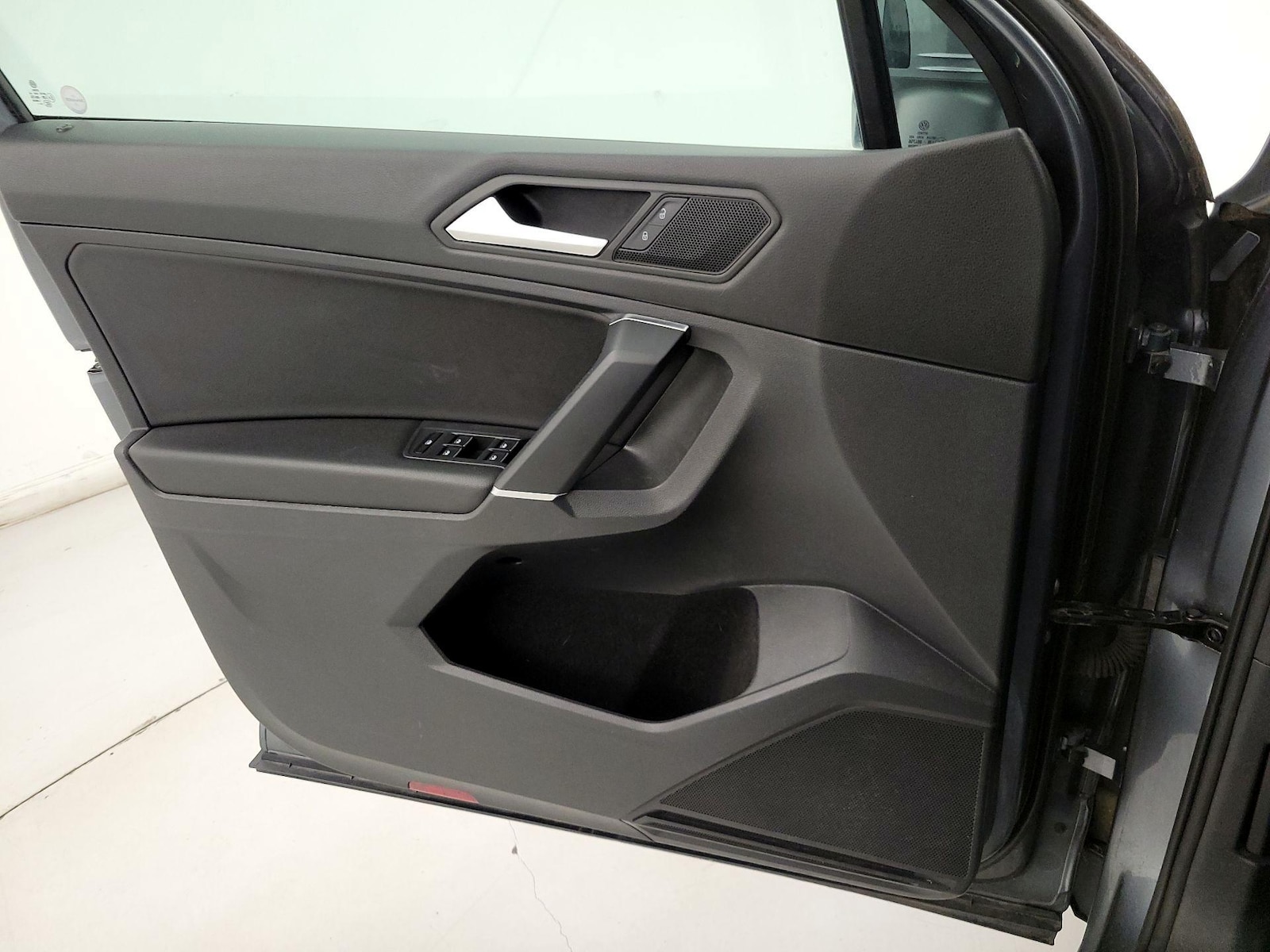 2020 Volkswagen Tiguan SE - Photo 13