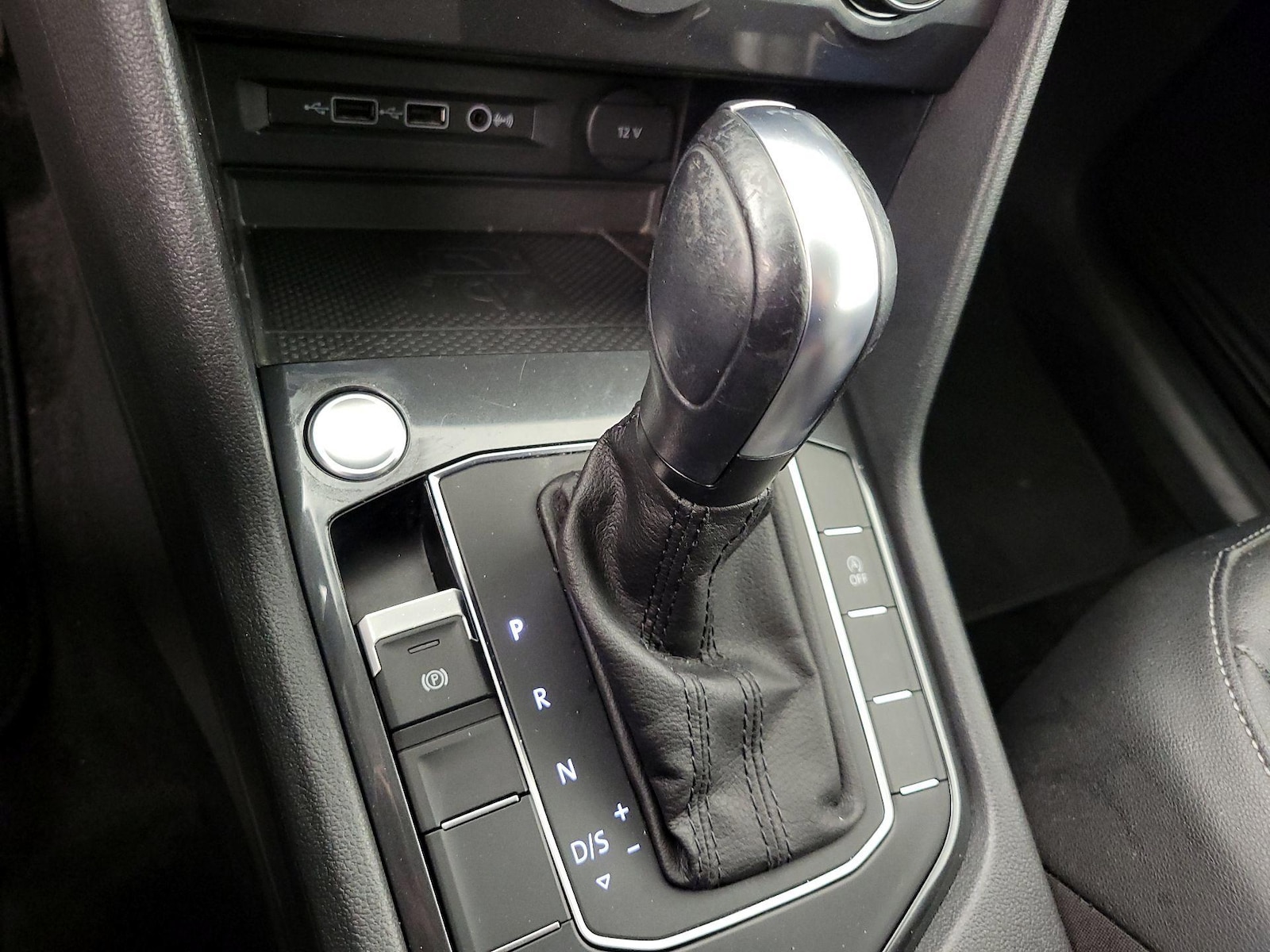 2020 Volkswagen Tiguan SE - Photo 18