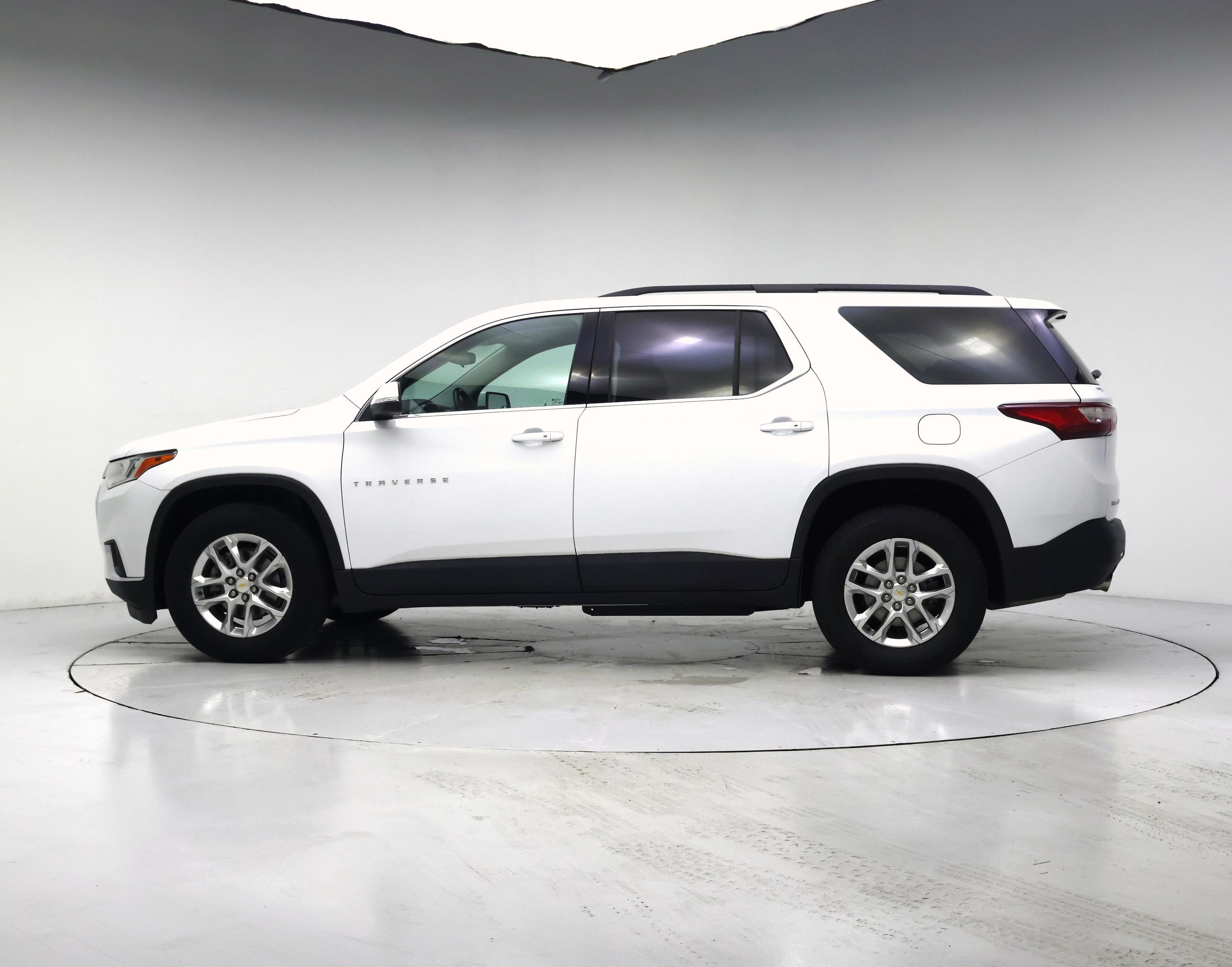 Thumbnail: 2021 Chevrolet Traverse - 3