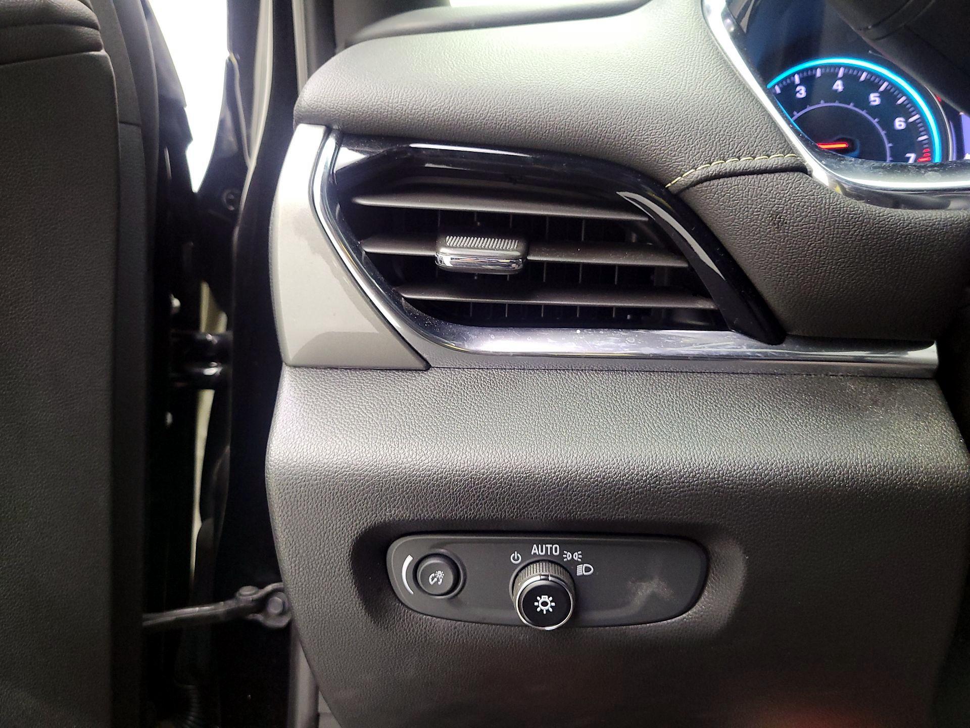 Thumbnail: 2023 Chevrolet Traverse - 11