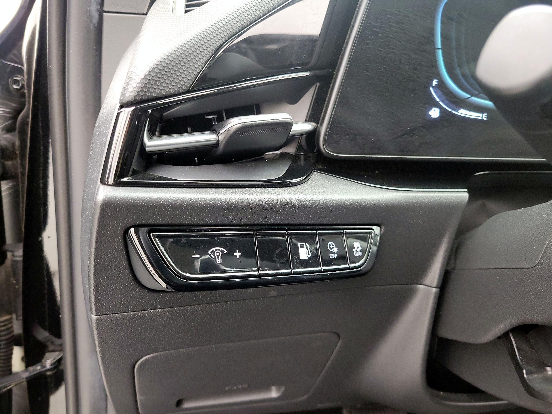 Thumbnail: 2023 Kia Niro - 13