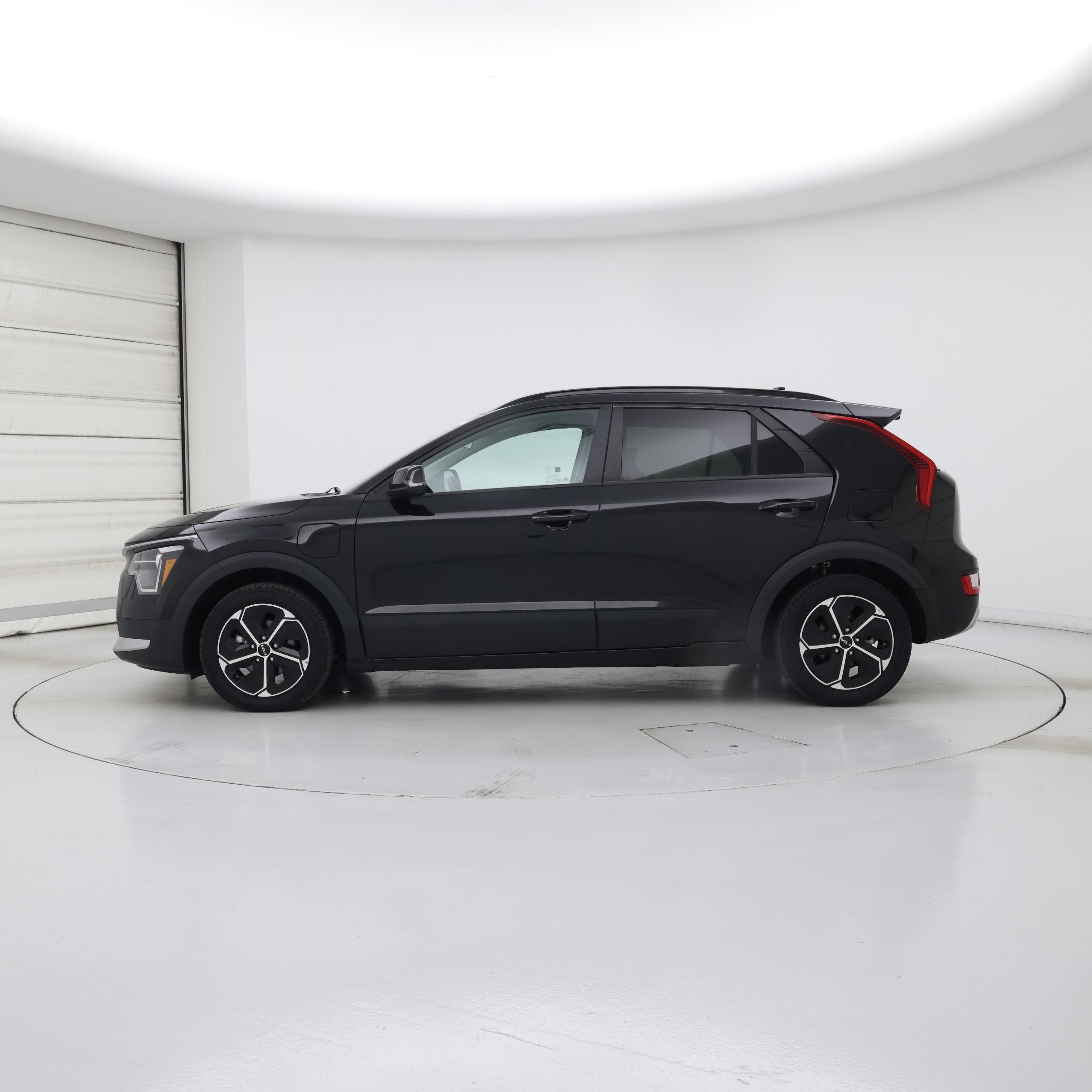 Thumbnail: 2023 Kia Niro - 3