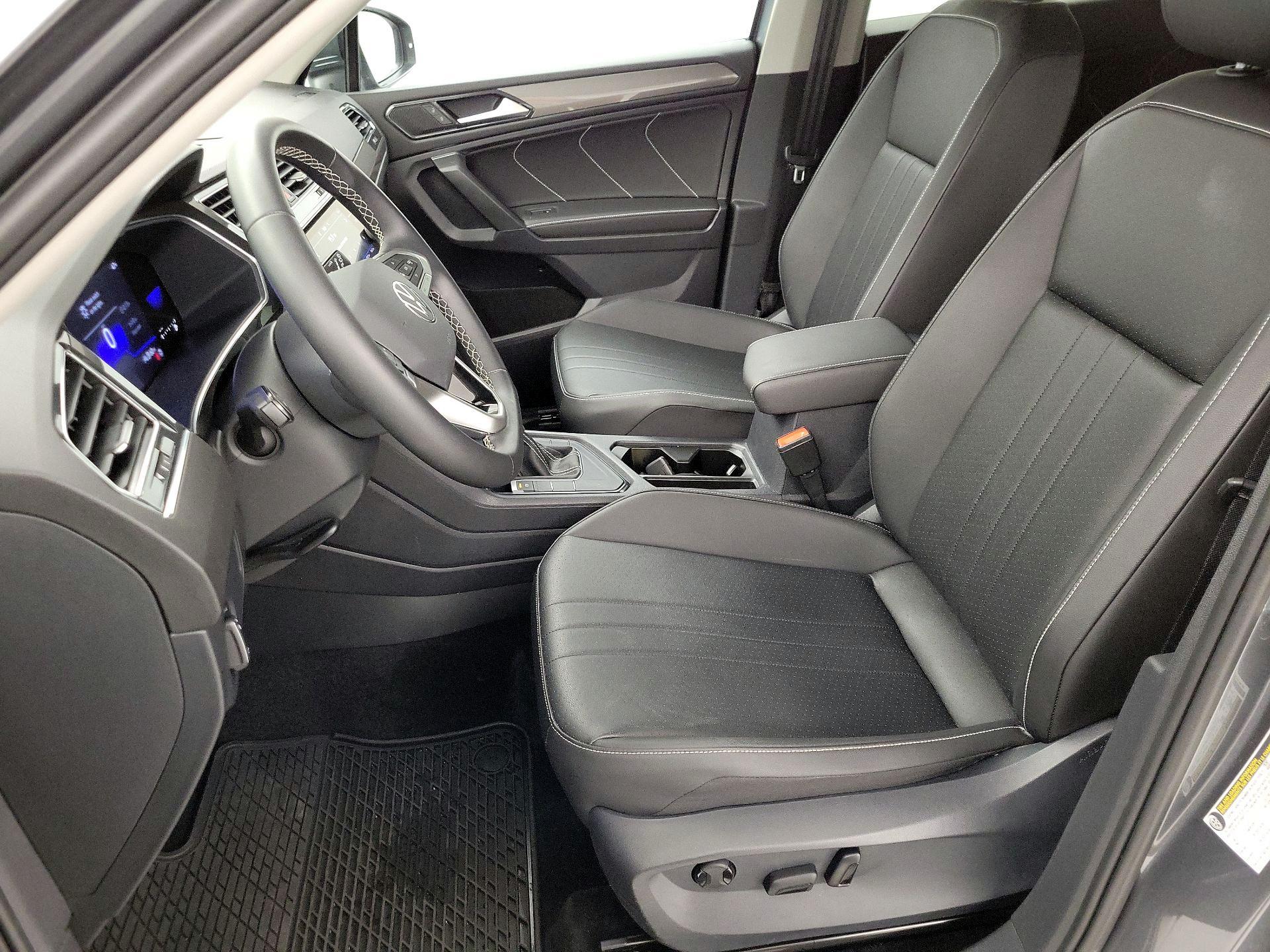 Thumbnail: 2023 Volkswagen Tiguan - 11