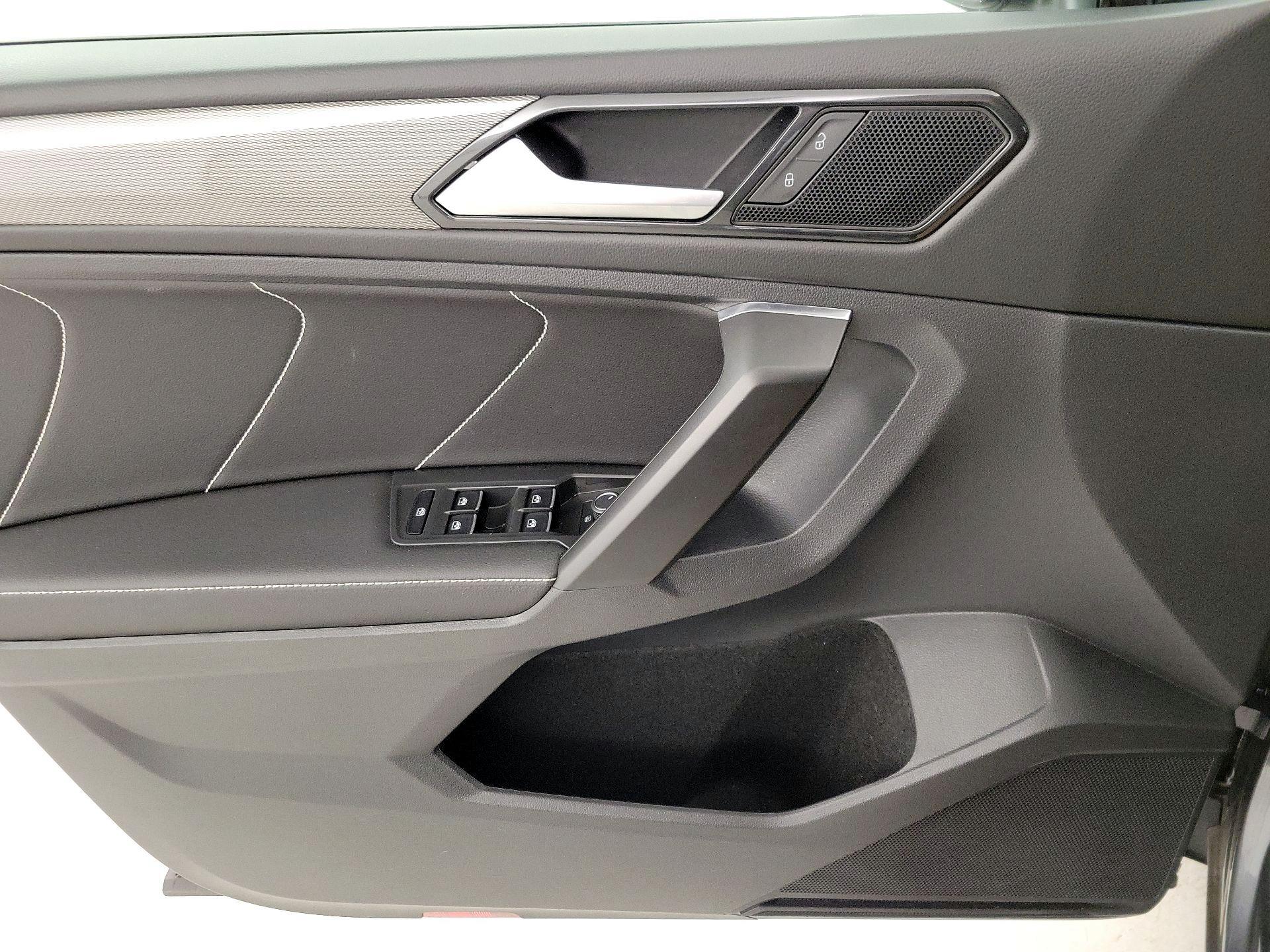 Thumbnail: 2023 Volkswagen Tiguan - 12